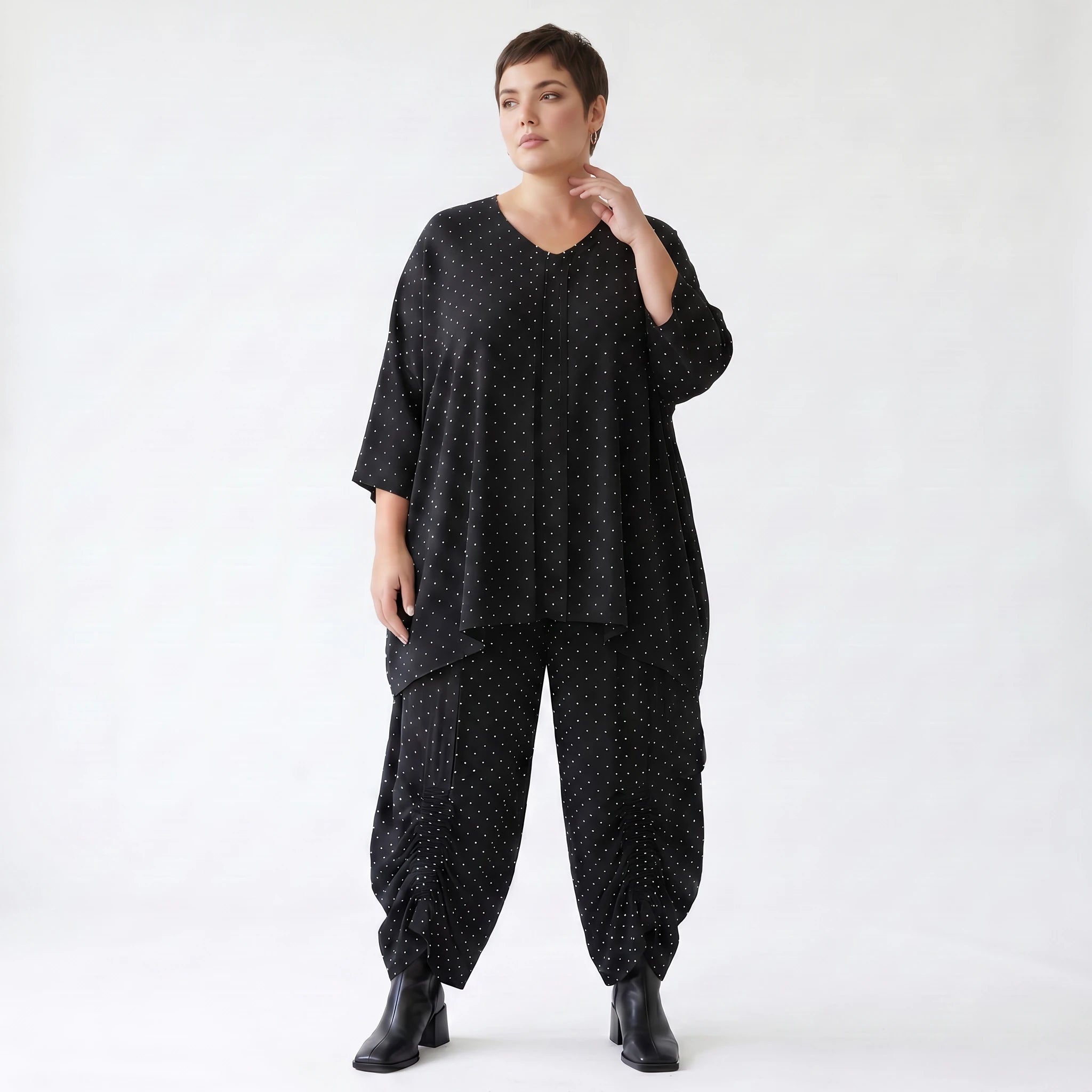 Stilvolle Ballon Hose im kreativen Lagenlook aus fein luftigem Tencel Popeline, Punkte, Schwarz/Weiß