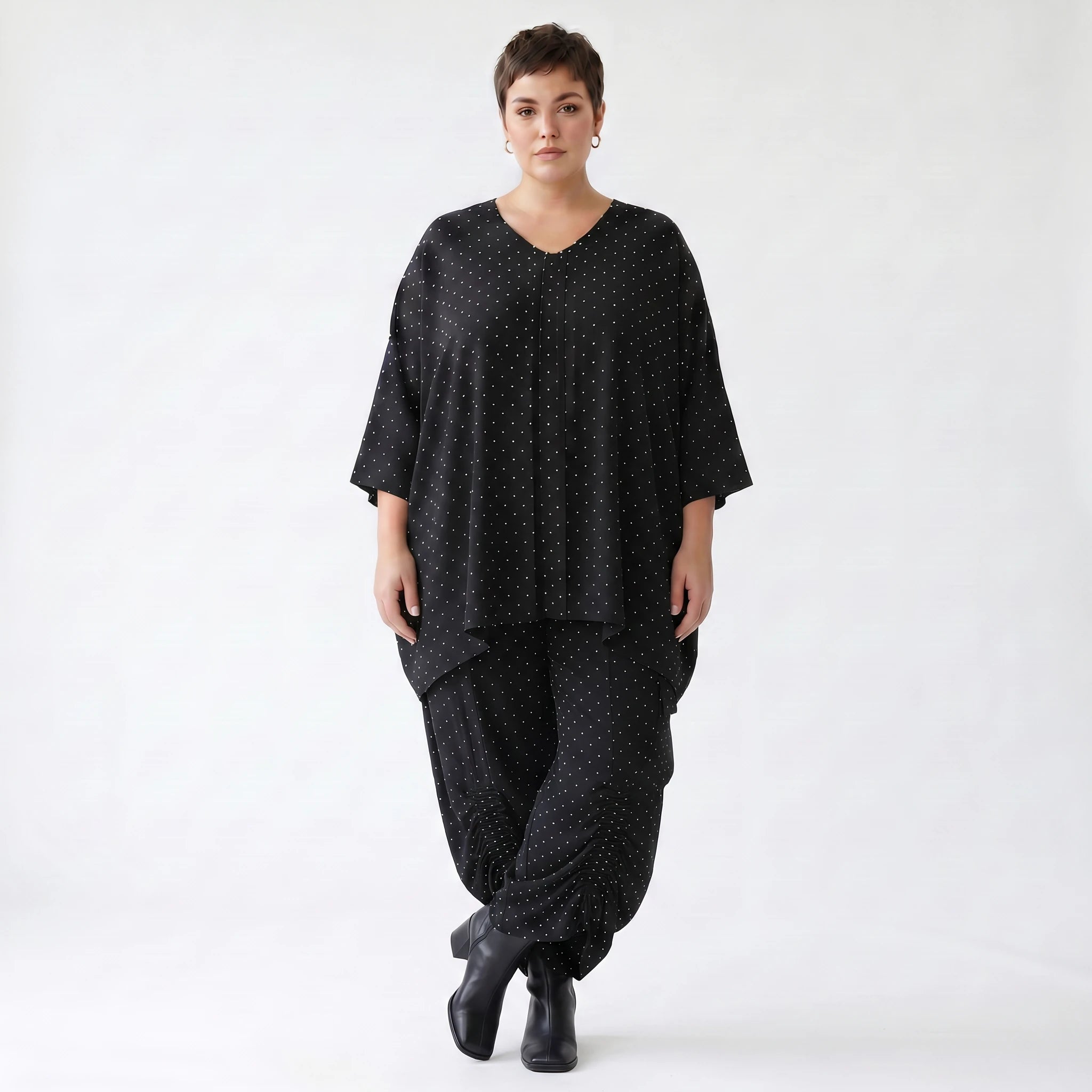 Stilvolle Ballon Hose im kreativen Lagenlook aus fein luftigem Tencel Popeline, Punkte, Schwarz/Weiß