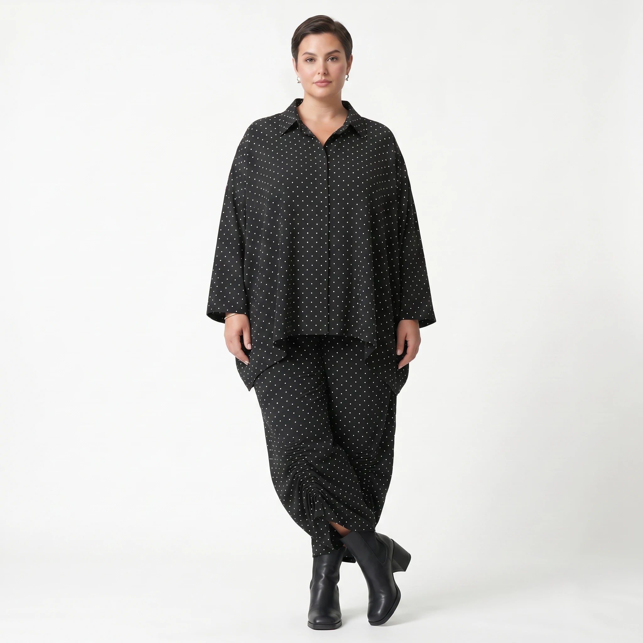 Luftig leichte A-Form Bluse im lässigen Lagenlook mit ausgefallenem Punktedesign, Schwarz/Weiß