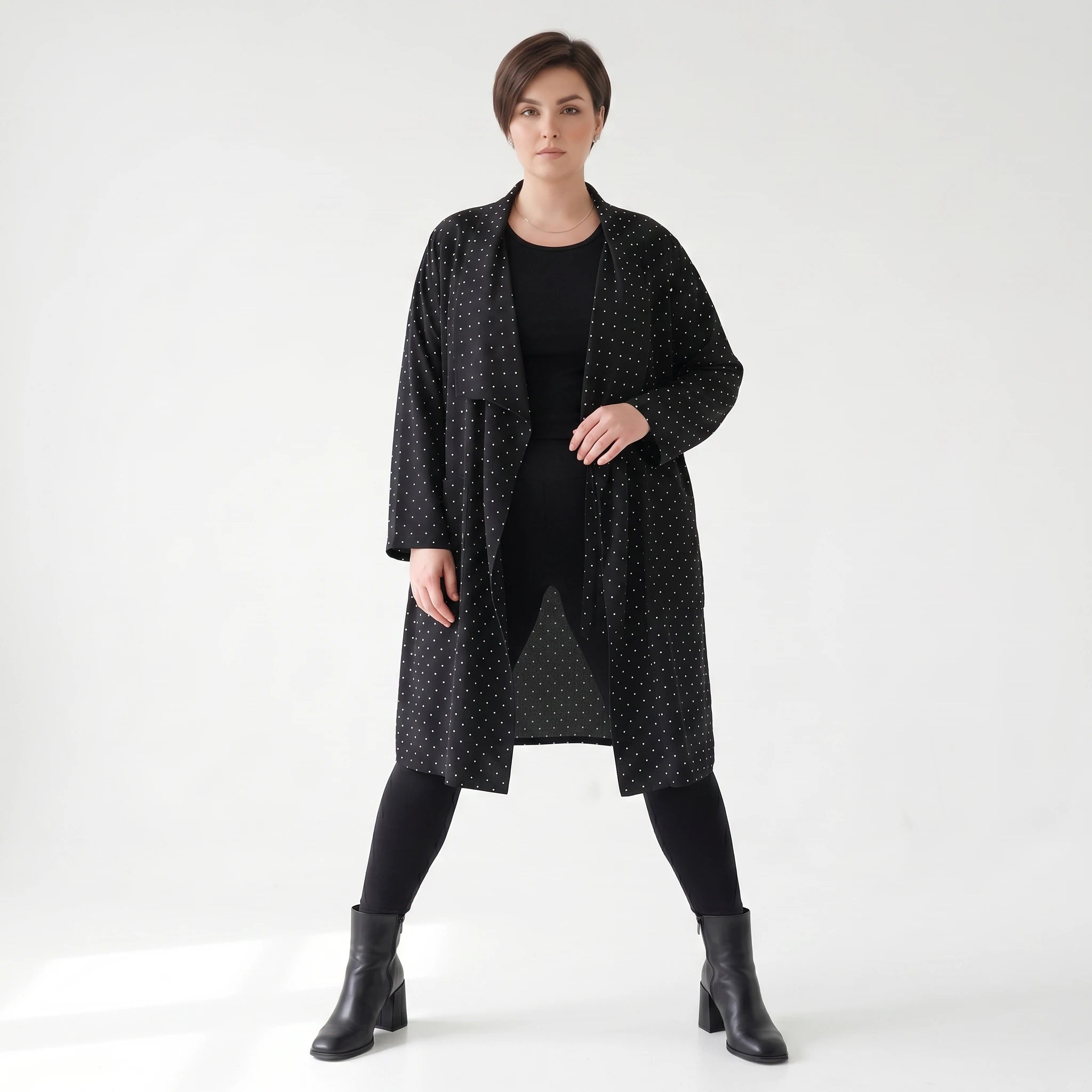 Luftiger Lagenlook Cardigan aus feiner Popeline, leger mit Zierfalte und Punkten, Schwarz/Weiß