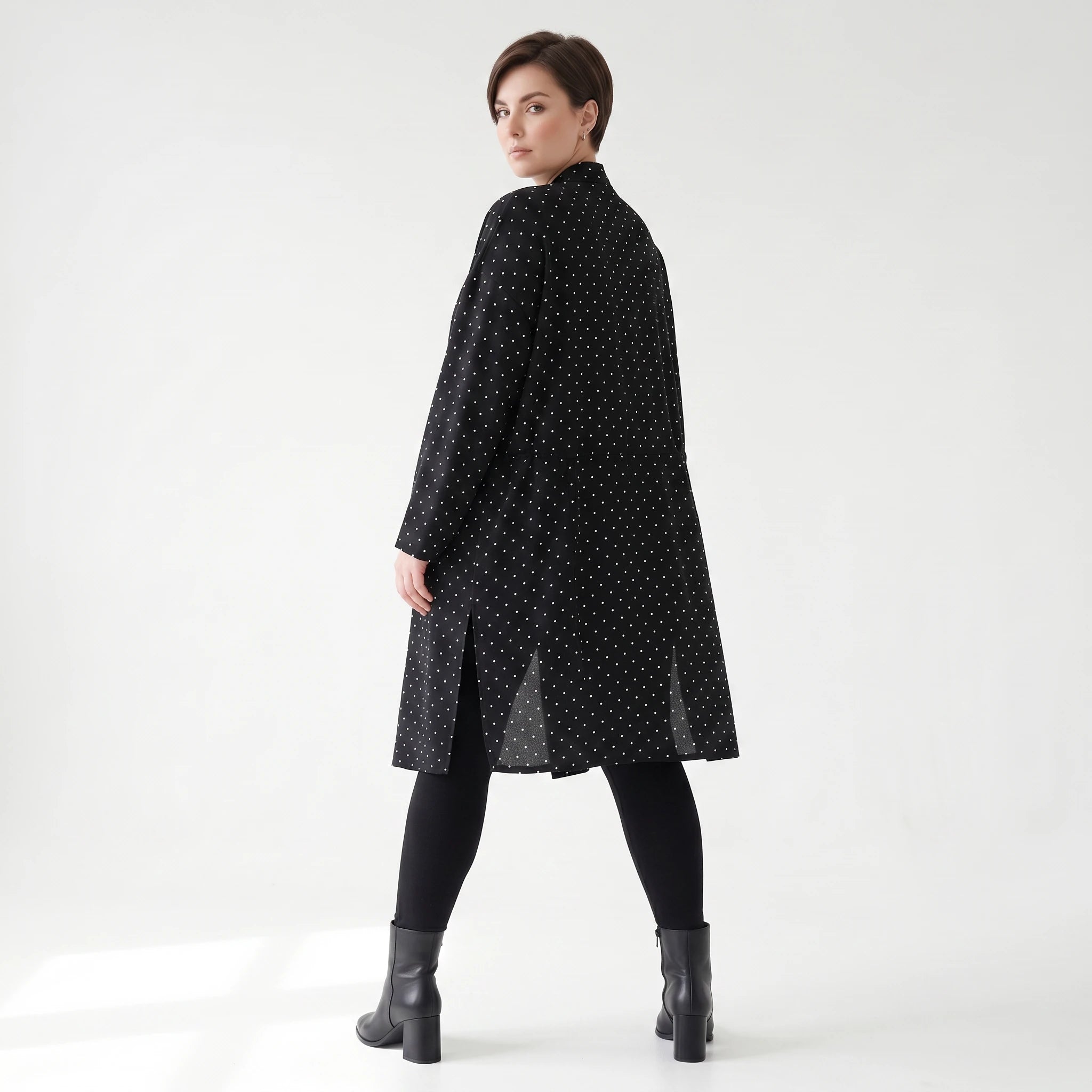 Luftiger Lagenlook Cardigan aus feiner Popeline, leger mit Zierfalte und Punkten, Schwarz/Weiß