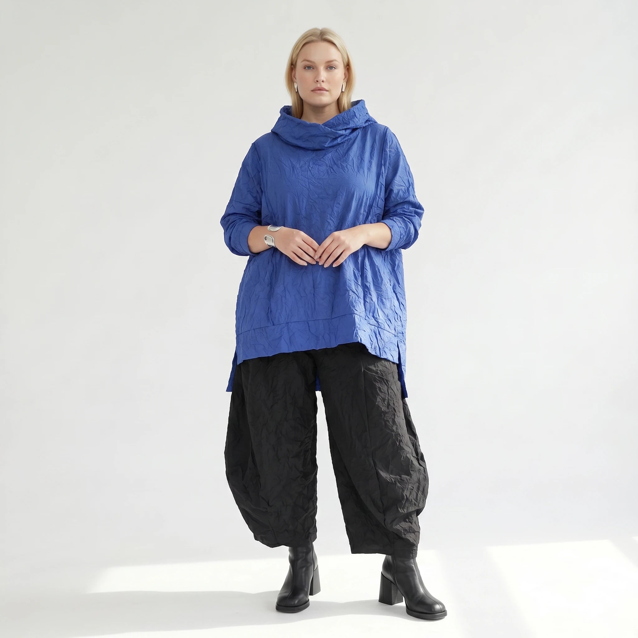 Stilvolles Oversize Big Shirt im modernen Lagenlook aus luftiger Crash-Popeline, Royalblau