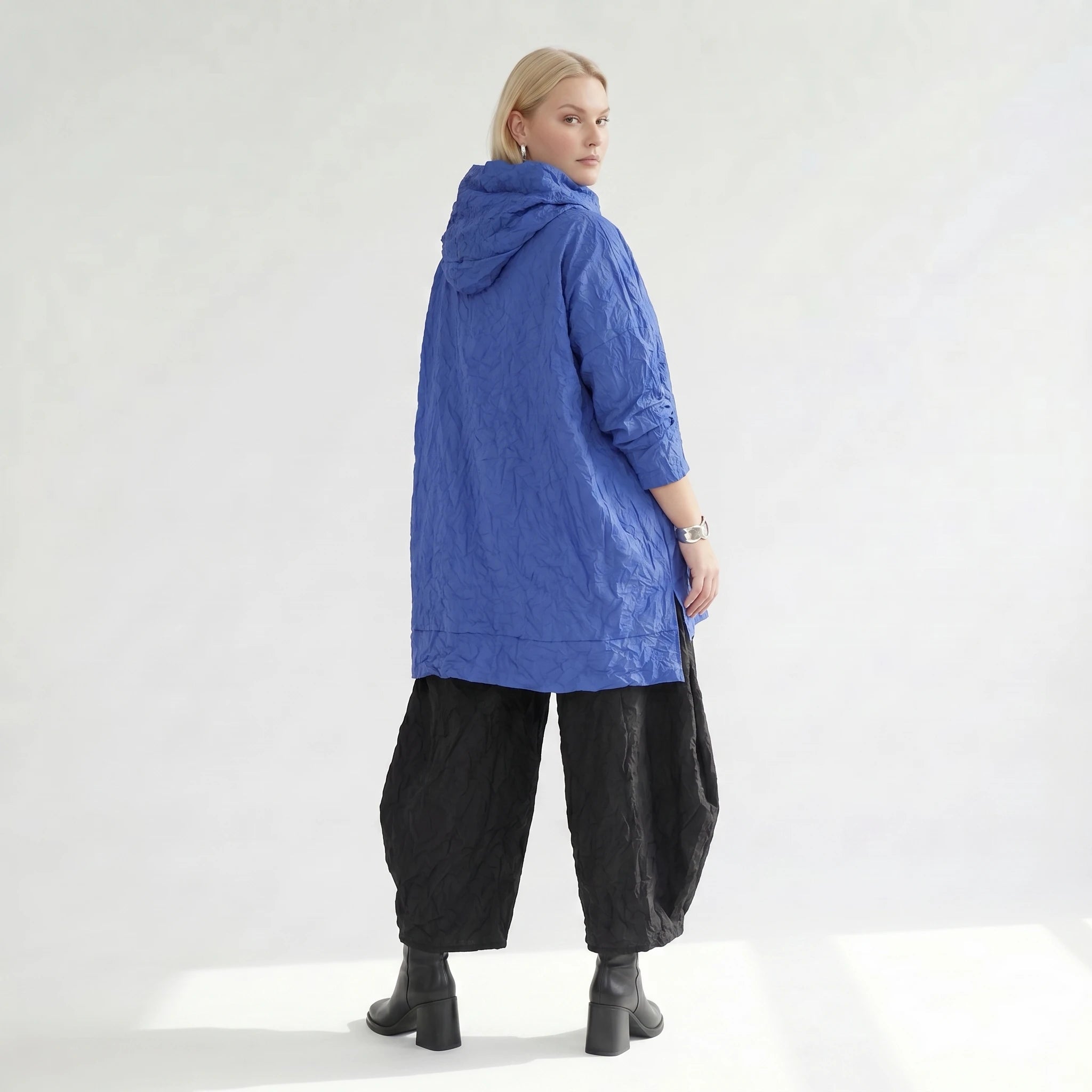 Stilvolles Oversize Big Shirt im modernen Lagenlook aus luftiger Crash-Popeline, Royalblau