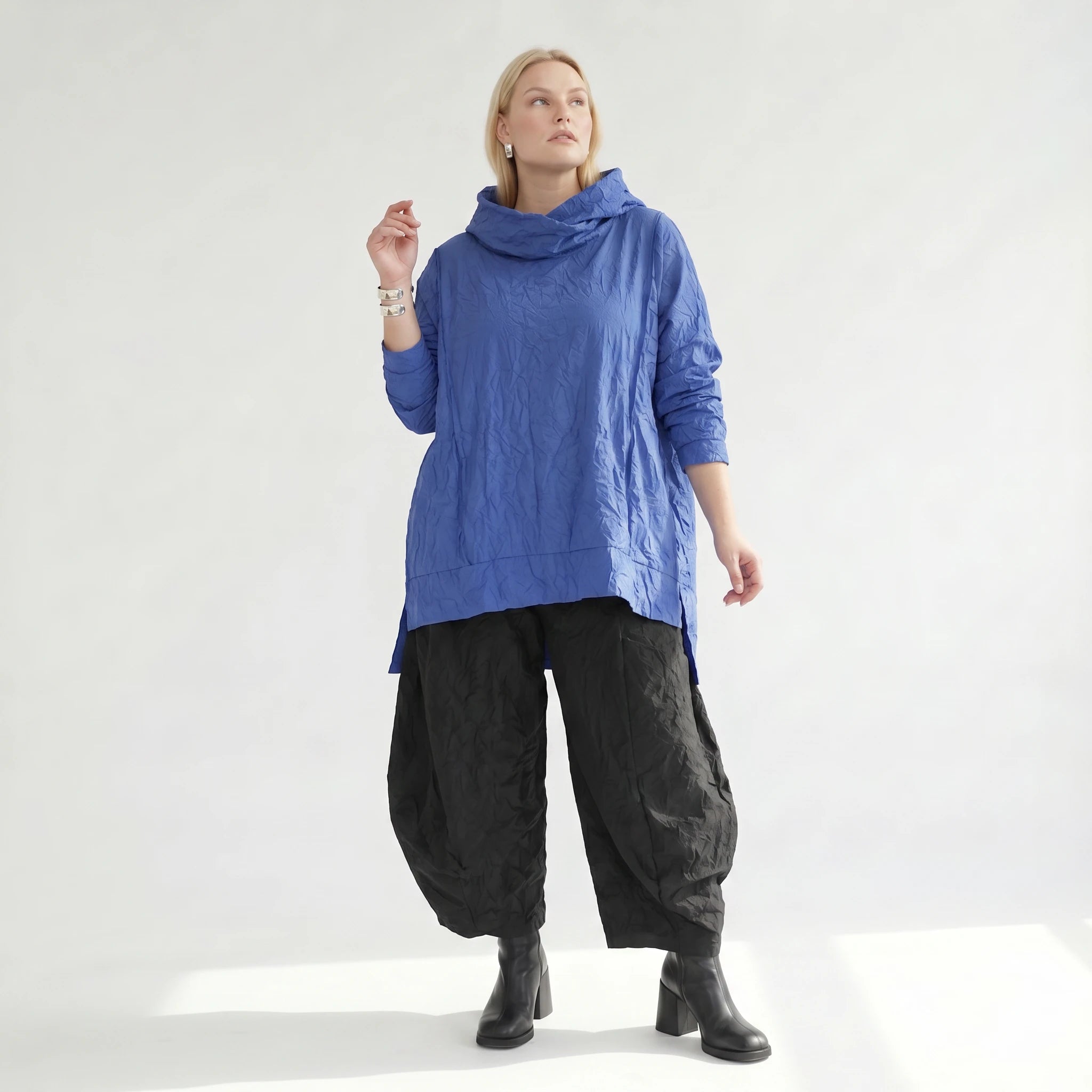 Stilvolles Oversize Big Shirt im modernen Lagenlook aus luftiger Crash-Popeline, Royalblau
