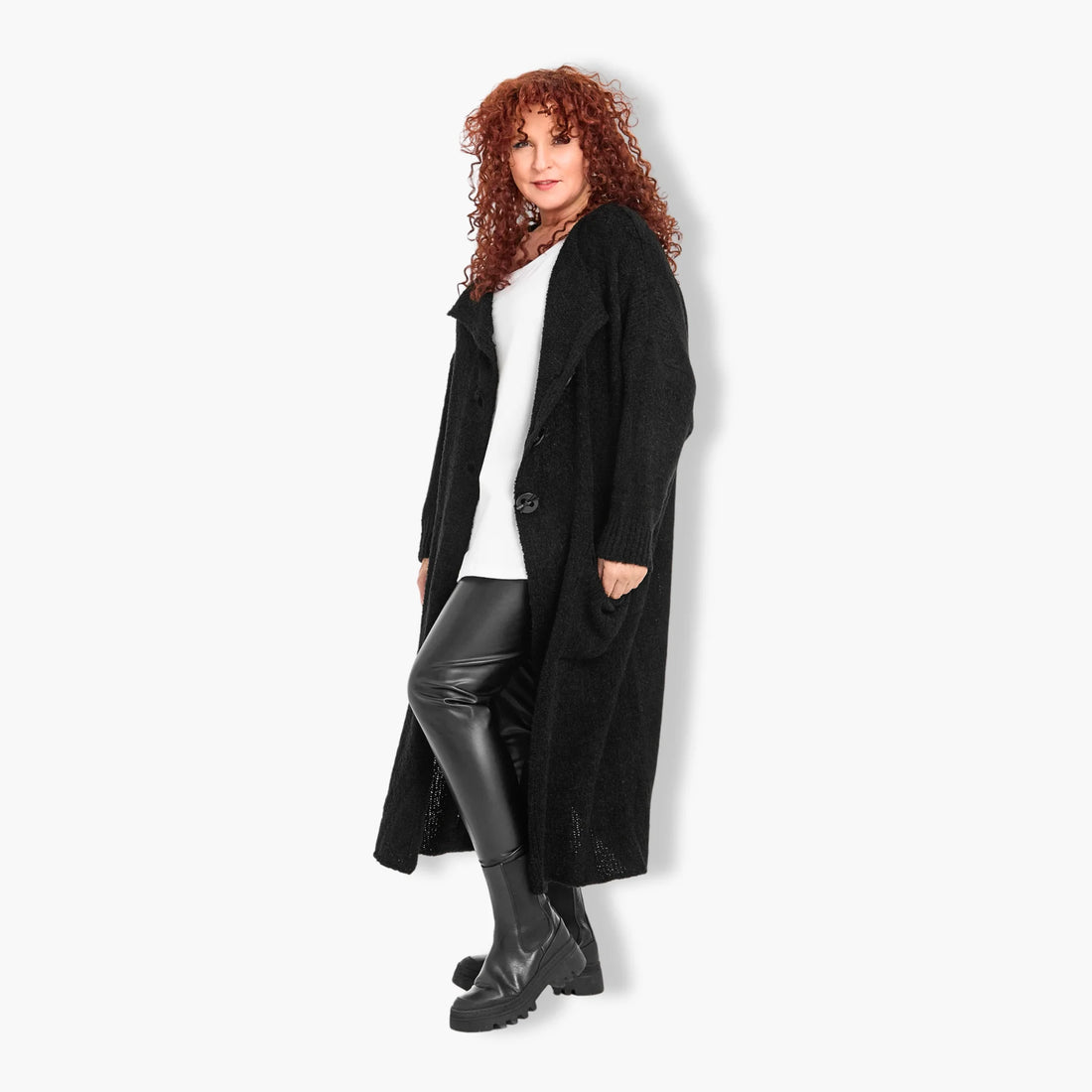  Stilvoller Oversize-Mantel aus weichem Bouclé in elegantem Schwarz für trendige Curvy-Looks