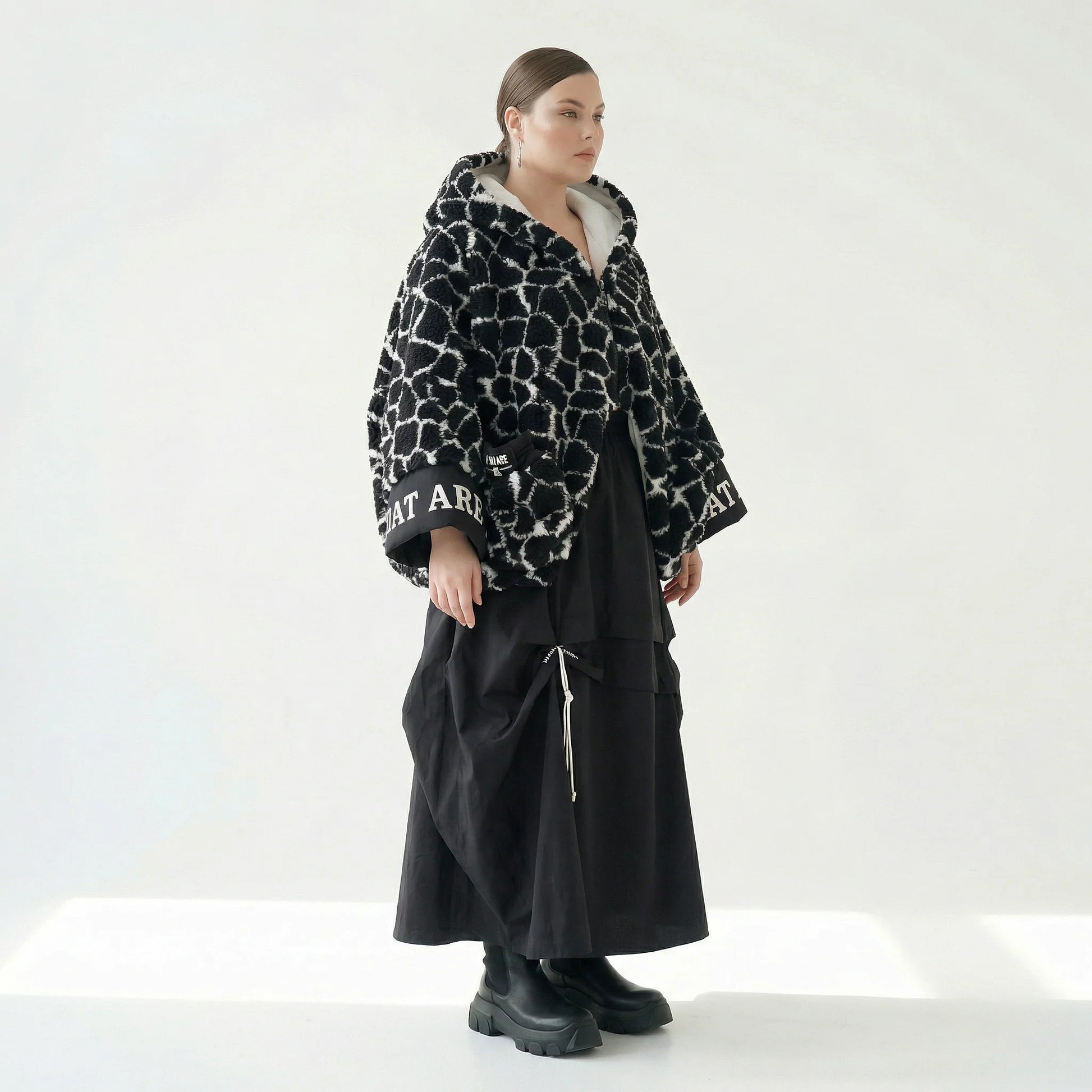  H4 Fashion Jacke in gerader Form, aus Polyamid, 2368, Schwarz, Animal, Ausgefallen, Schick