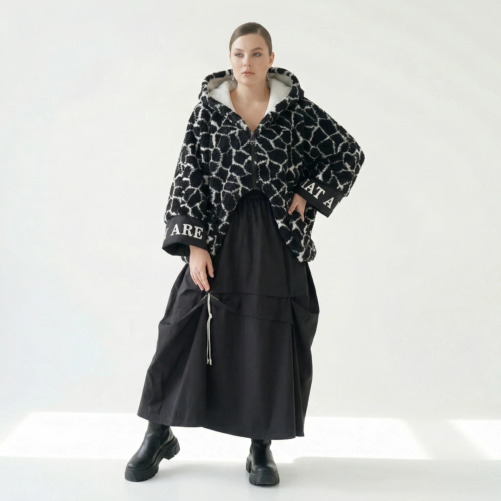  H4 Fashion Jacke in gerader Form, aus Polyamid, 2368, Schwarz, Animal, Ausgefallen, Schick