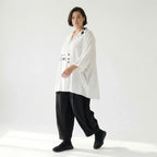 Leichte Oversize-Bluse in Weiß aus Slinky-Material – luftig, glatt & halbdurchsichtig | Modeare
