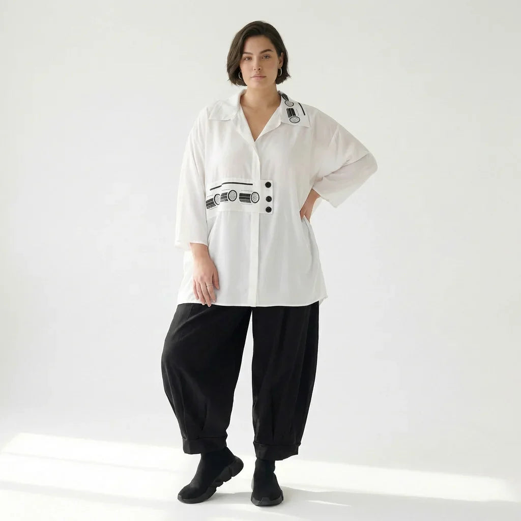 Leichte Oversize-Bluse in Weiß aus Slinky-Material – luftig, glatt & halbdurchsichtig | Modeare