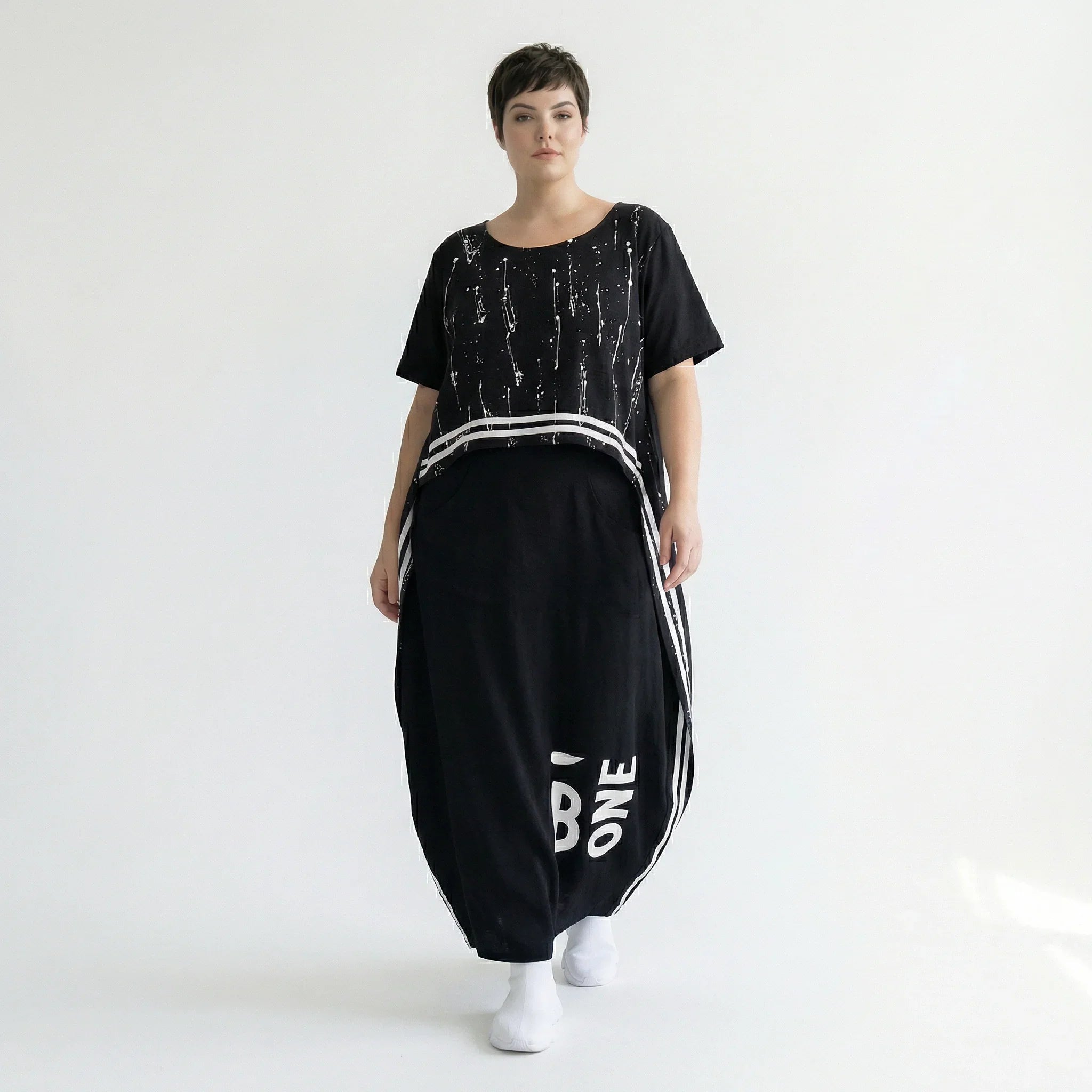 Avantgarde Kleid Damen B-ONE Schwarz Weiß Print Baumwolle locker mit Taschen EU 40 bis 50 Maxikleid Oversize