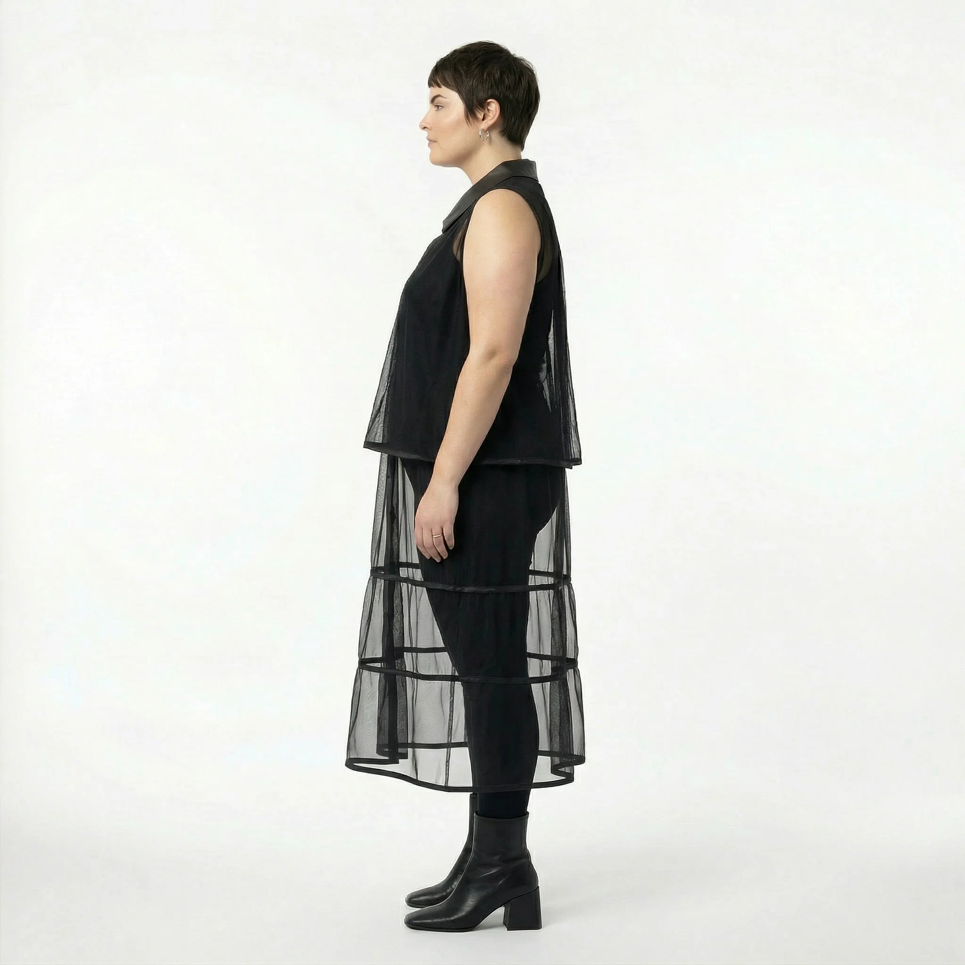  A-Form Weste von AKH Premium aus Materialmix, P1027.7120, Schwarz, Ausgefallen, Zeitlos