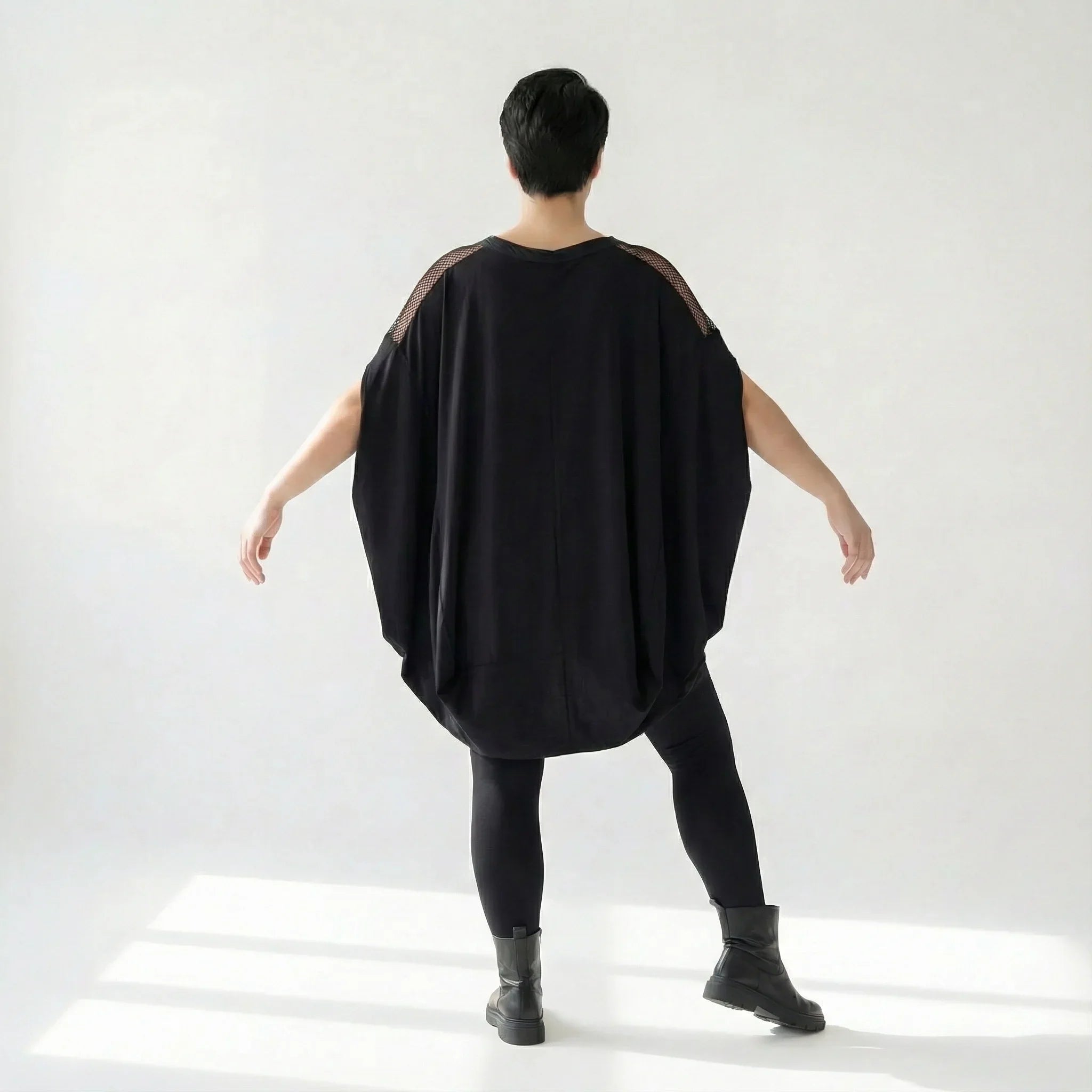 Damen Oversize-Tunika Schwarz von Caraclan aus Viskose mit Netzdetails, Gr. EU 38/50, Avantgarde, Lagenlook, Made in Türkei