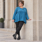 Blaues Langarmshirt aus warmem Stretchjersey in fließender A-Linie mit Rundhalsausschnitt