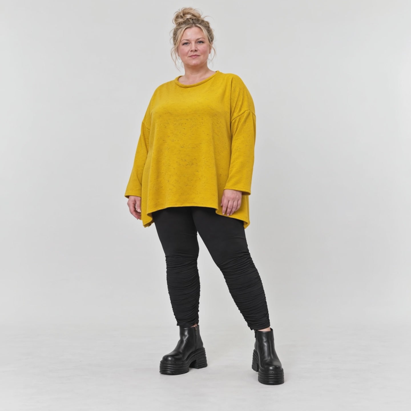 Flauschiges Feinstrickshirt in leuchtendem Gelb mit Stretchanteil und fließender A-Linie