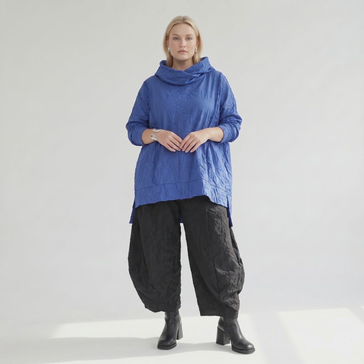Stilvolles Oversize Big Shirt im modernen Lagenlook aus luftiger Crash-Popeline, Royalblau