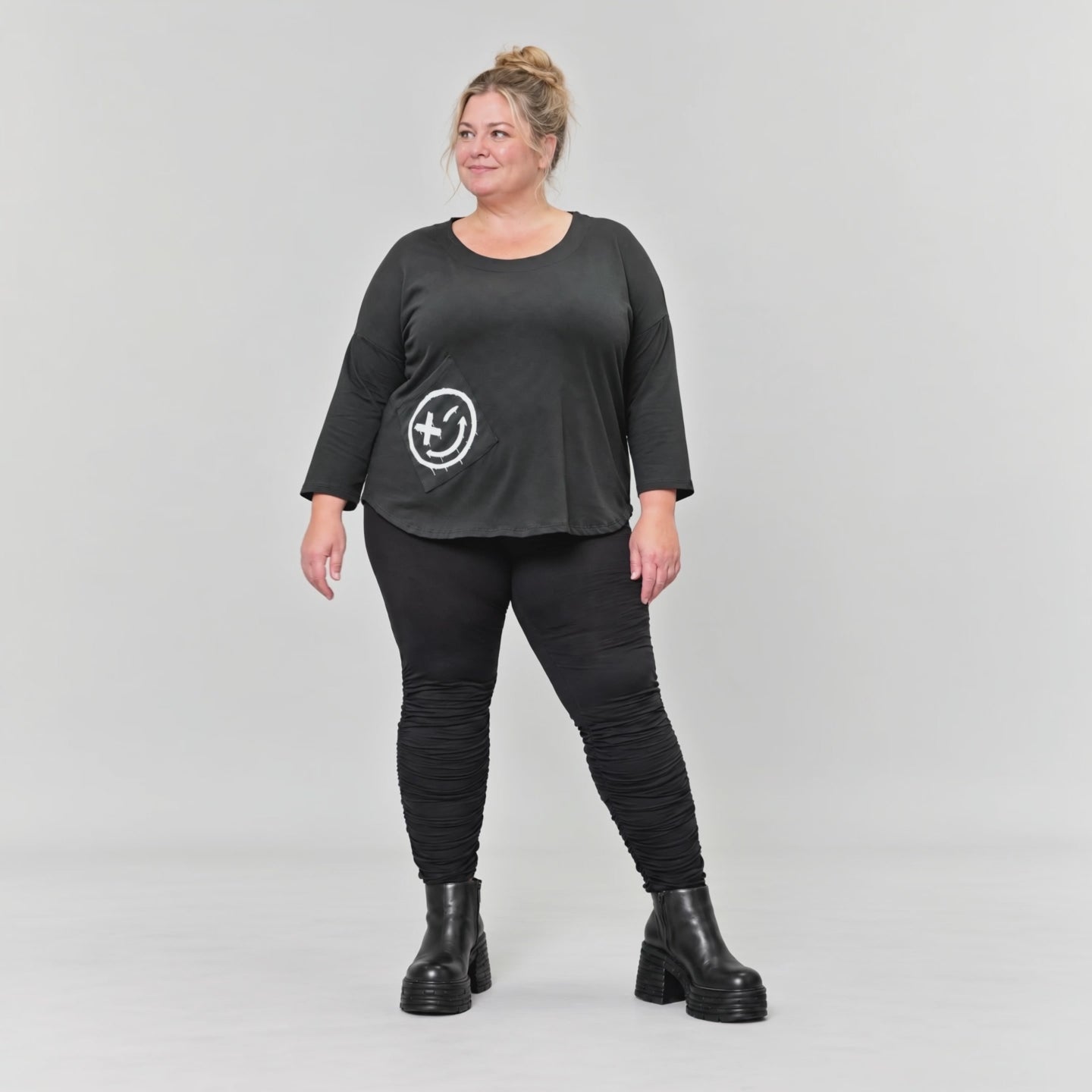Schwarzes Basic Shirt aus weichem Stretchjersey mit Rundhalsausschnitt und 7/8-Arm