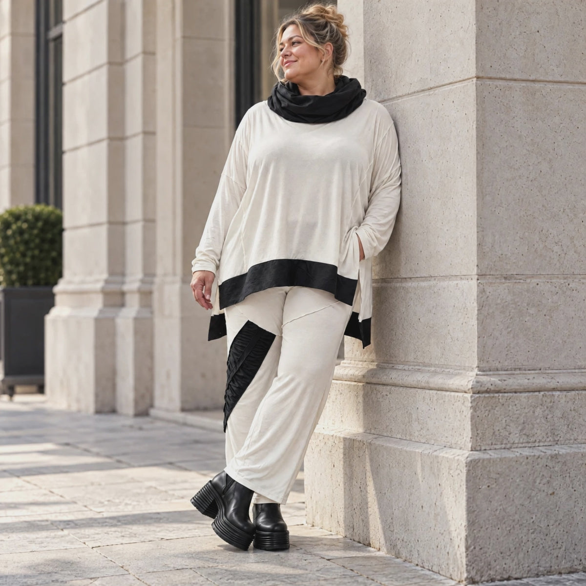 Creme Jerseyhose gerade mit Stretchkomfort Elastikbund Taftdetails und Overlocknähten