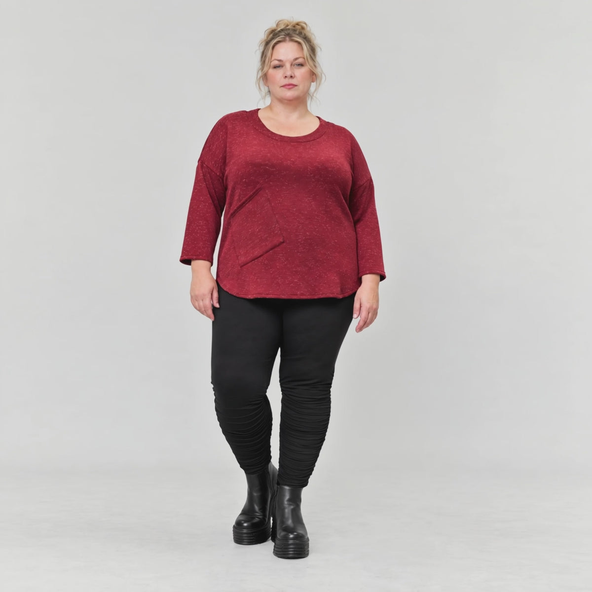 Langarmshirt aus flauschigem Feinstrick in Rot/Weiß mit Rundhalsausschnitt und Taschen
