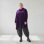 Violettes Velourshirt mit Rollkragen in A-Linie mit Seitentaschen weich und kuschelig