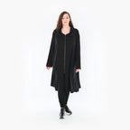 Schwarze A-Form Bluse aus Viskosepopeline mit Kragen Nahttaschen Oversize Langarm Style