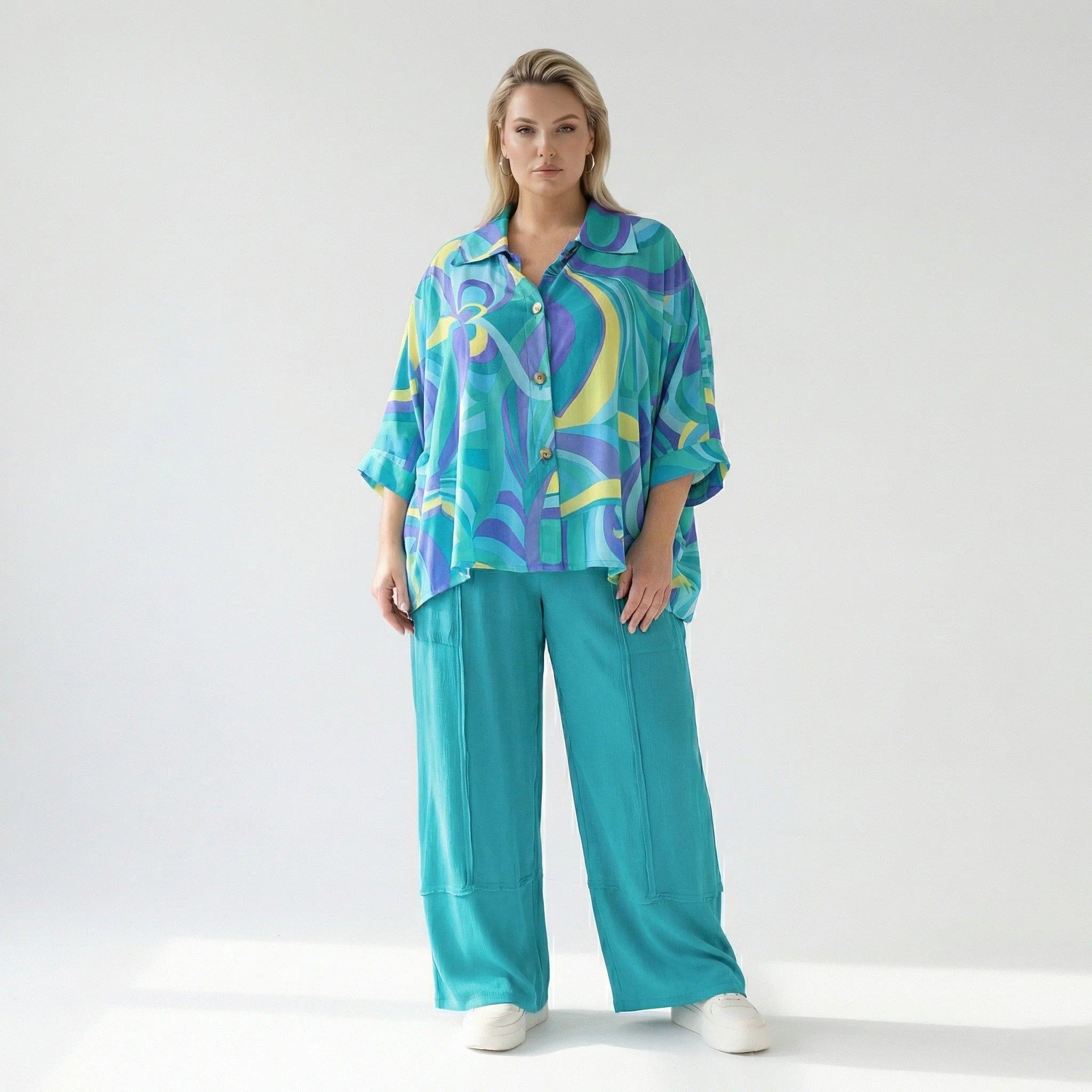 AKH Fashion Bluse in gerundeter Form, aus Baumwolle, 1508.07092, Grün/Multi, Abstrakt