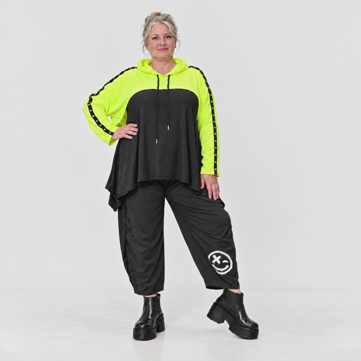 Lässiger Überwurf in leuchtendem Neongelb aus weichem Stretchjersey mit warmer Kapuze