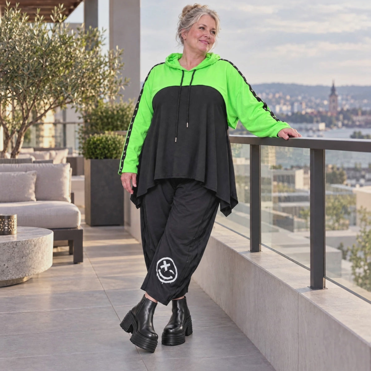 Überwurf in frischem Grün aus weichem Stretchjersey mit gerader Form und Vokuhilalinie