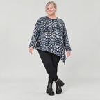 Asymmetrisches Feinstrickshirt in Marineblau/Grau mit Zipfelsaum und Rundhalsausschnitt