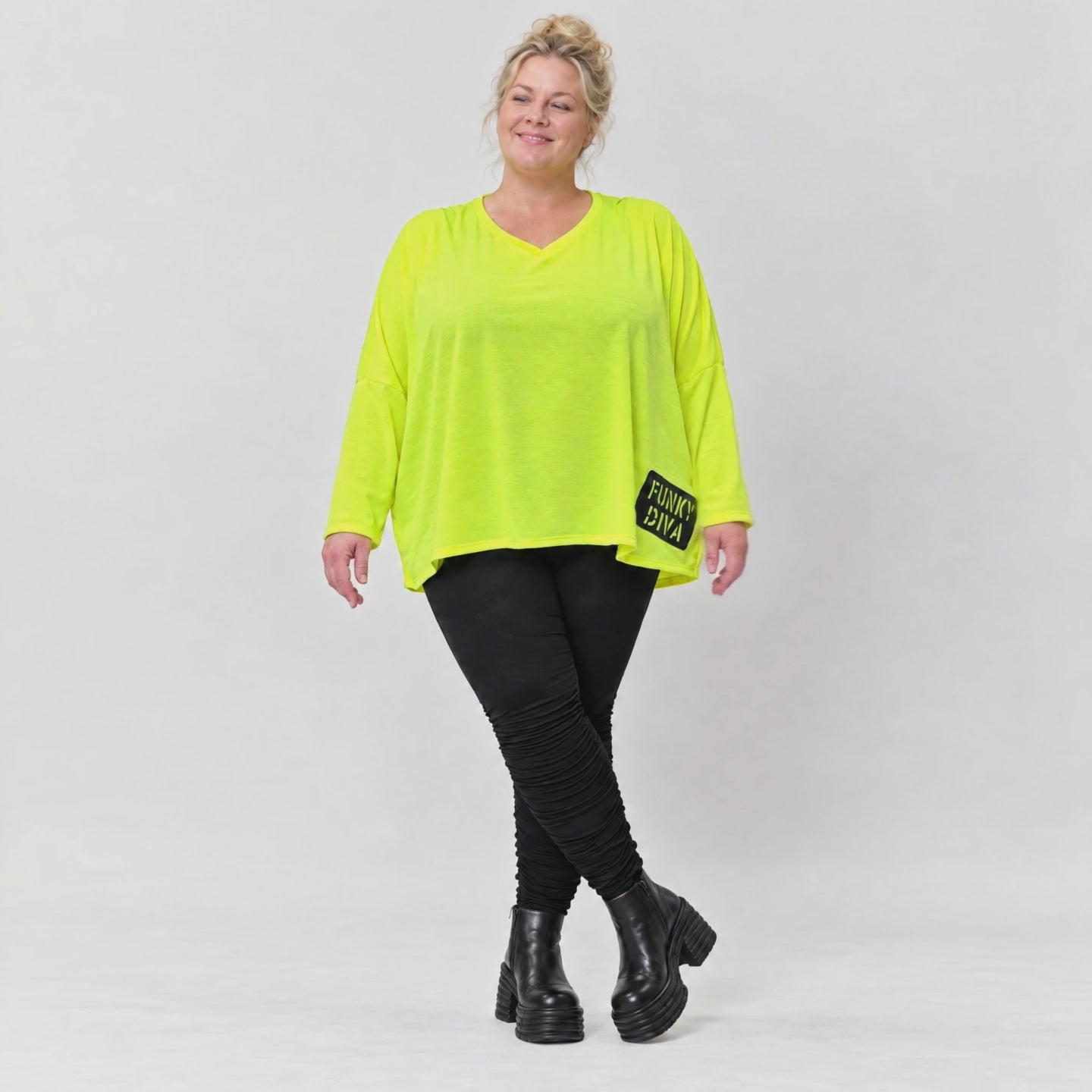 Lässiges Langarmshirt in leuchtendem Neongelb mit V-Ausschnitt aus weichem Stretchjersey