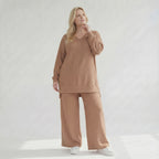 Legeres Oversize Shirt mit fließendem Stretch Jacquard, ausgefallenem Waffelmuster und Zierknöpfen, Cognac
