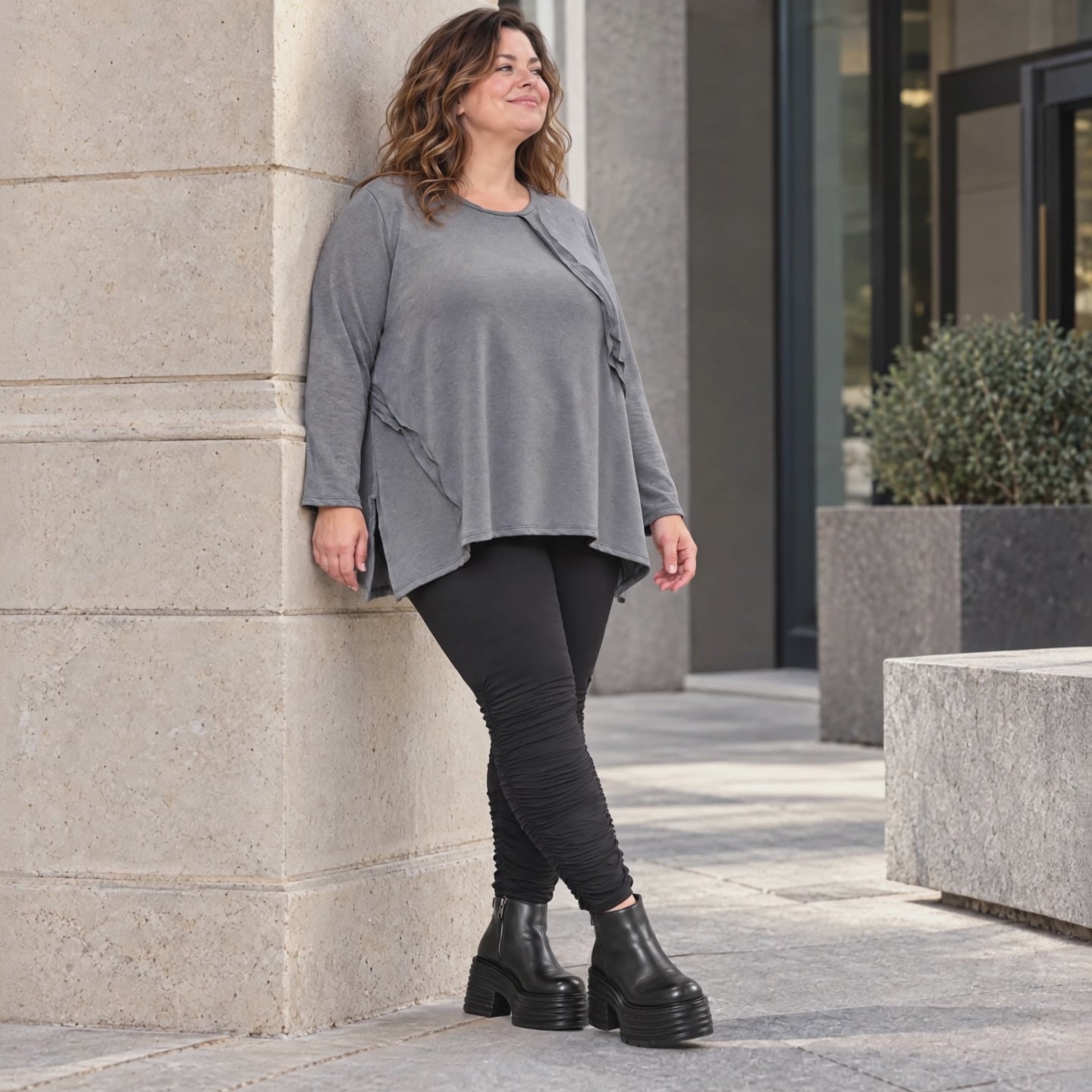Weiches Langarmshirt in Grau mit fließender A-Linie aus feinem Jersey mit Elasthananteil