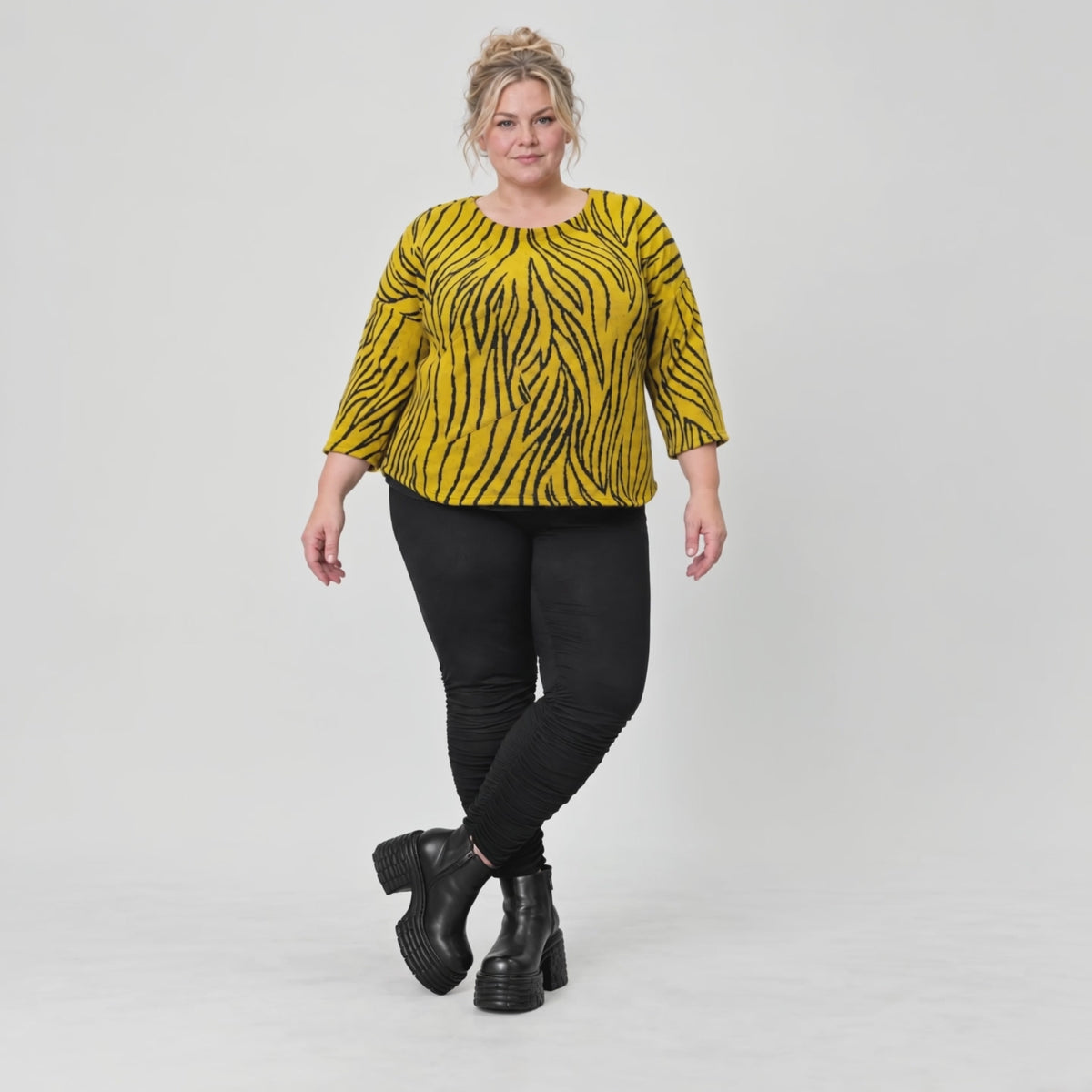 Flauschiges Strickoberteil Gelb/Schwarz mit Rundhalsausschnitt und aufgesetzten Taschen