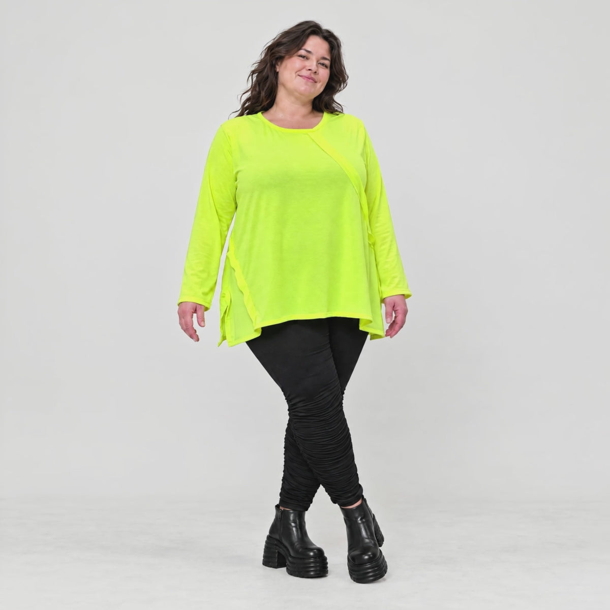 Langarmshirt in Neongelb aus feinem Stretchjersey mit Baumwolle und schmeichelnder A-Linie
