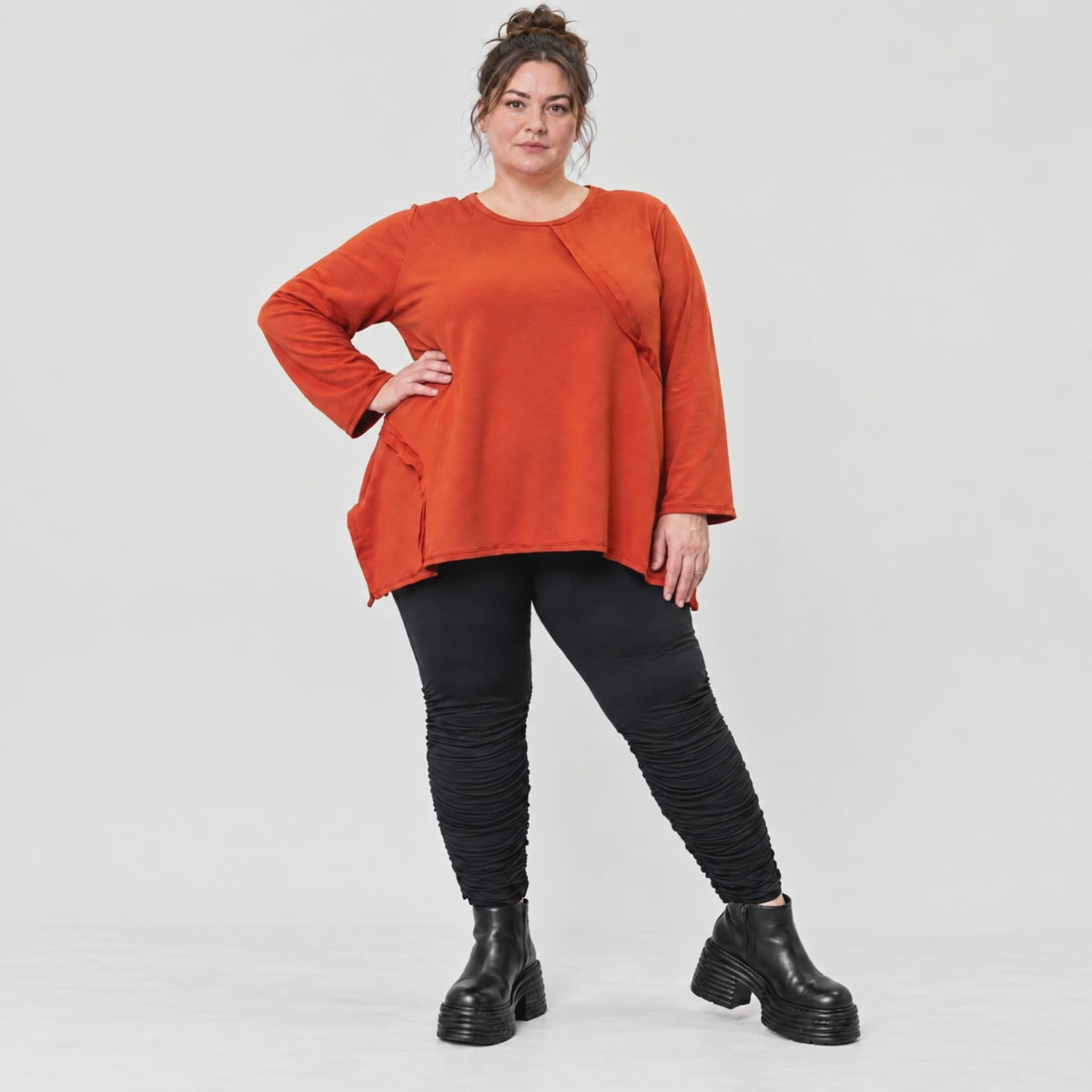 Langarmshirt in Orange mit Rundhalsausschnitt und fließender A-Linie aus Stretchjersey