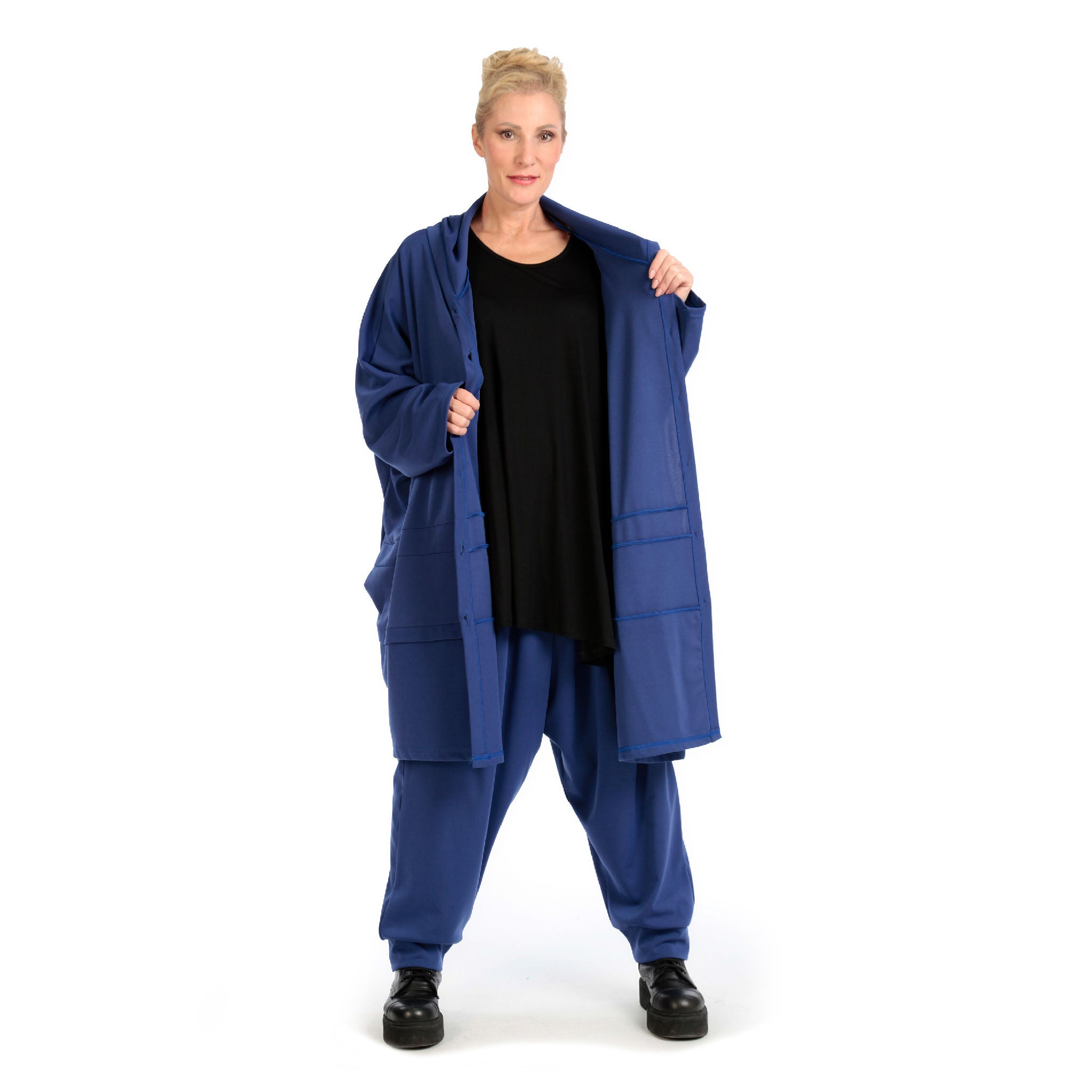  Kastige Jacke mit Kapuze aus weichem Romanit Jersey für lässige Lagenlooks und Plus Size