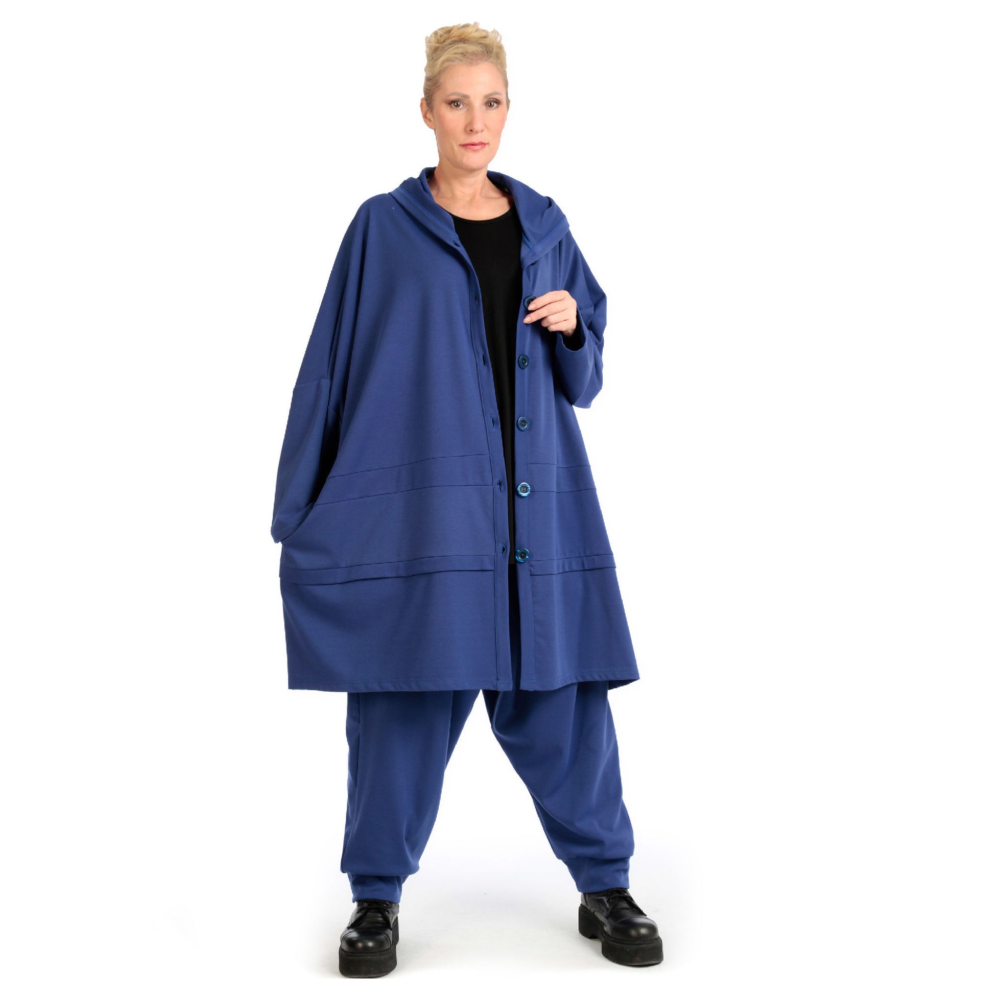  Kastige Jacke mit Kapuze aus weichem Romanit Jersey für lässige Lagenlooks und Plus Size