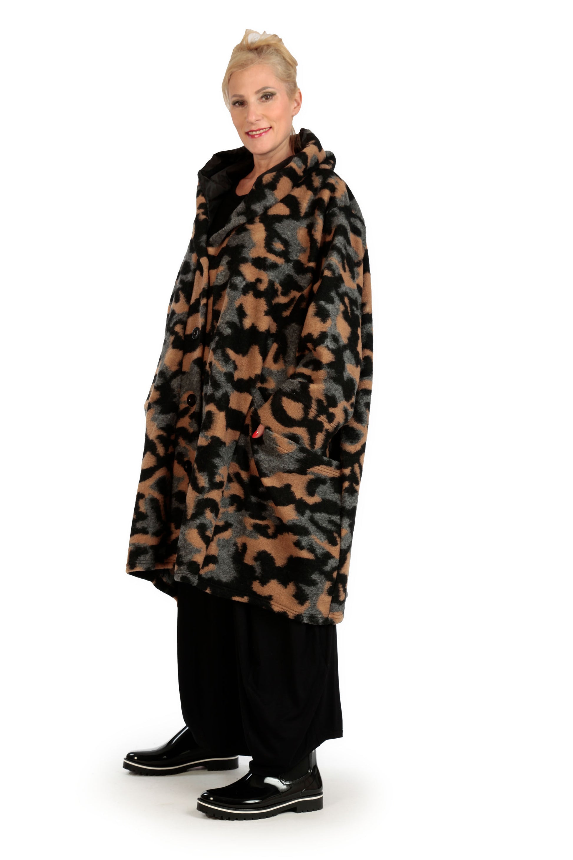  Ballonmantel in elegantem Camouflage-Muster aus wool-blend für warme Herbstlooks und Plus-Size-Style