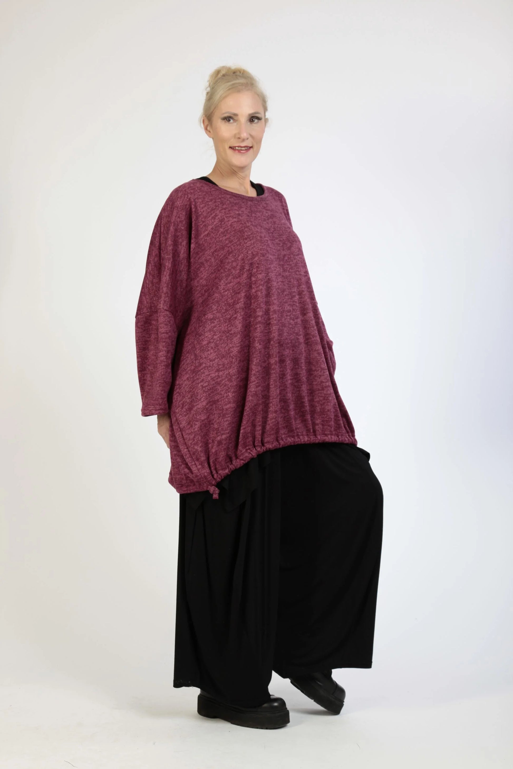  Ballonshirt in Fuchsia aus weichem Strick-Melange mit elastischem Bund und Taschen, oversize Passform