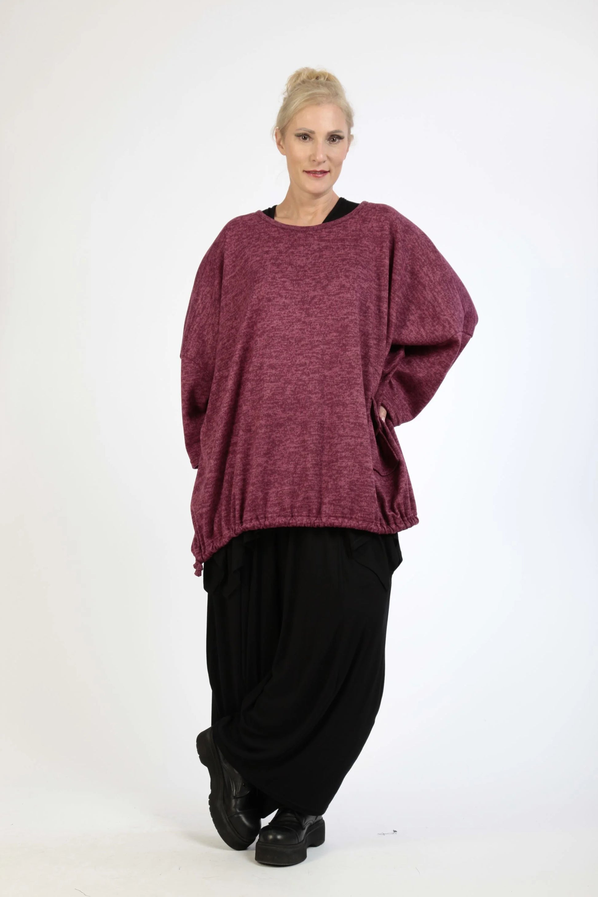  Ballonshirt in Fuchsia aus weichem Strick-Melange mit elastischem Bund und Taschen, oversize Passform