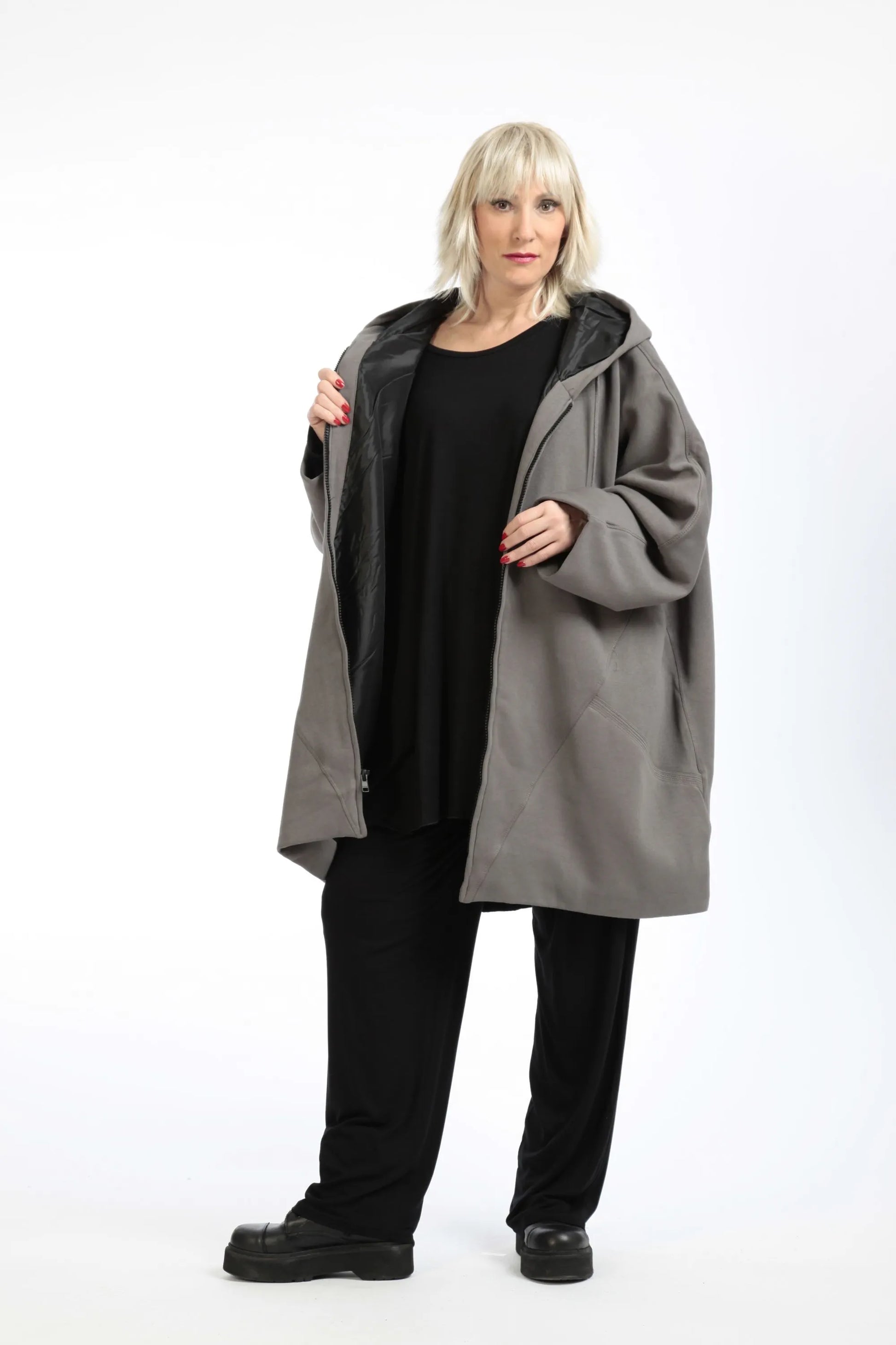  Stilvolle graue Jacke aus weichem Fleece für lässigen Lagenlook in Plus-Size Fashion