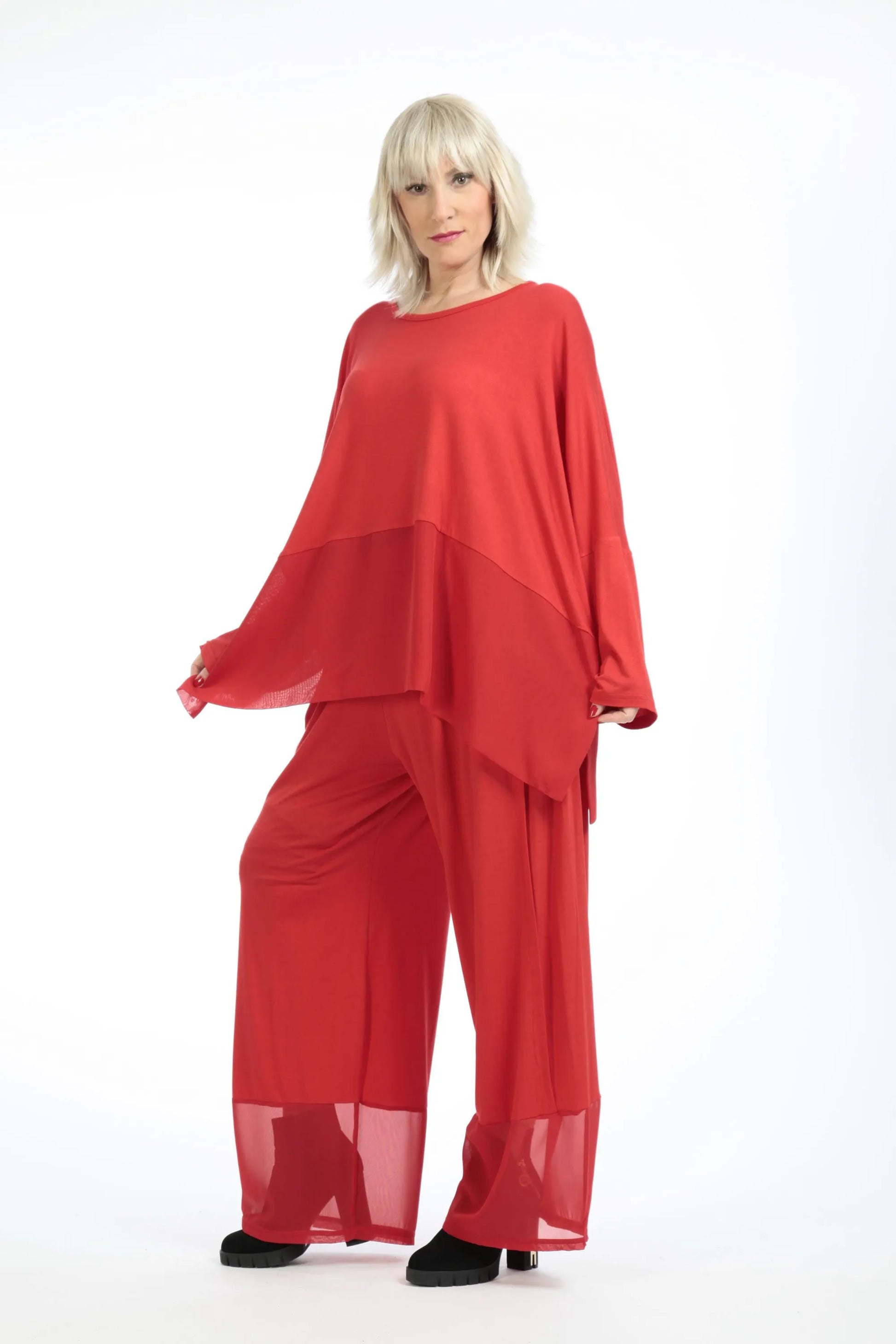  Vielseitiges Oversize Langarmshirt aus hochwertigem Viskose-Jersey in strahlendem Rot mit Chiffon-Besatz