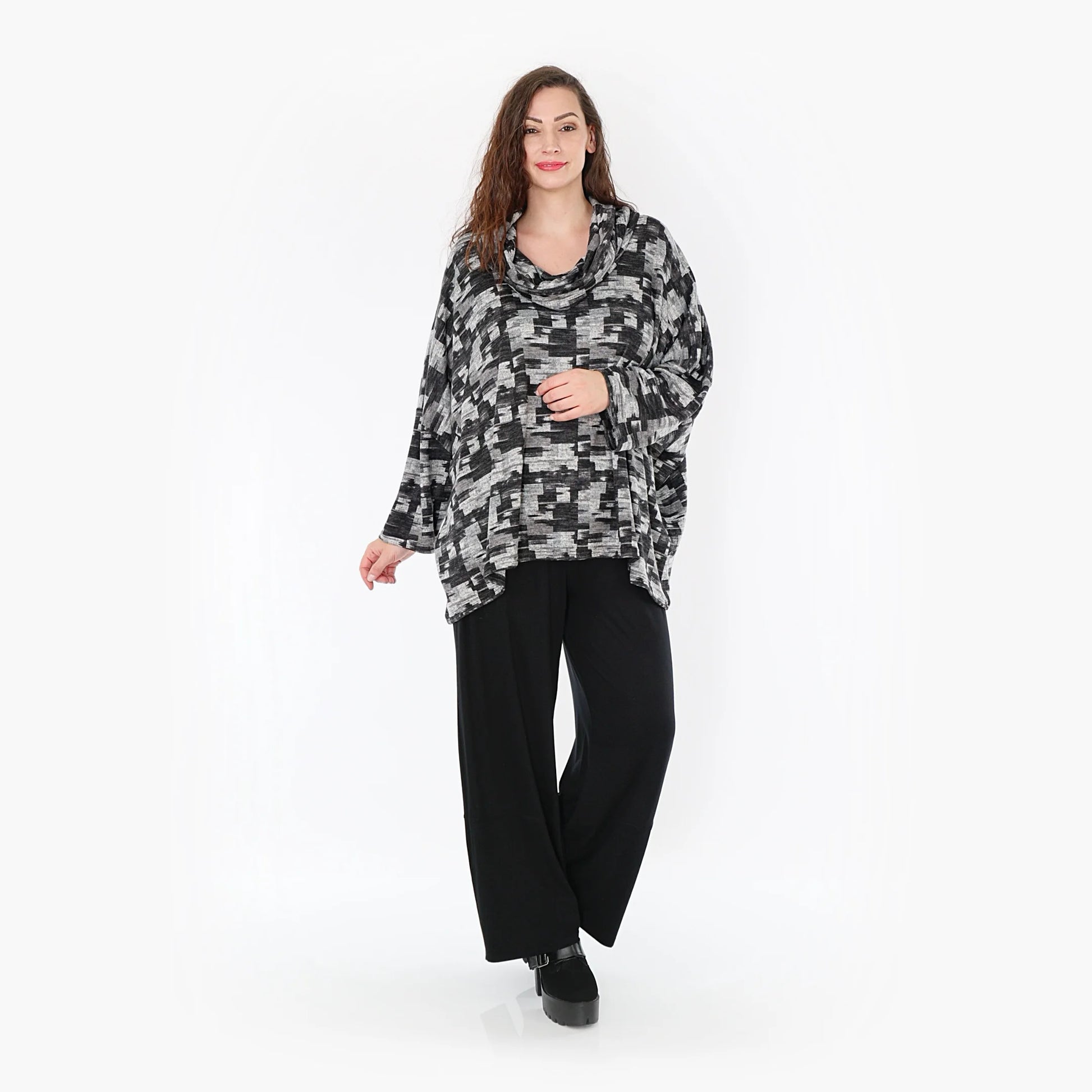  Stylisches Oversize-Shirt mit kuscheligem Feinstrick, Rollkragen und zeitlosem grauen Karomuster für Plus Size