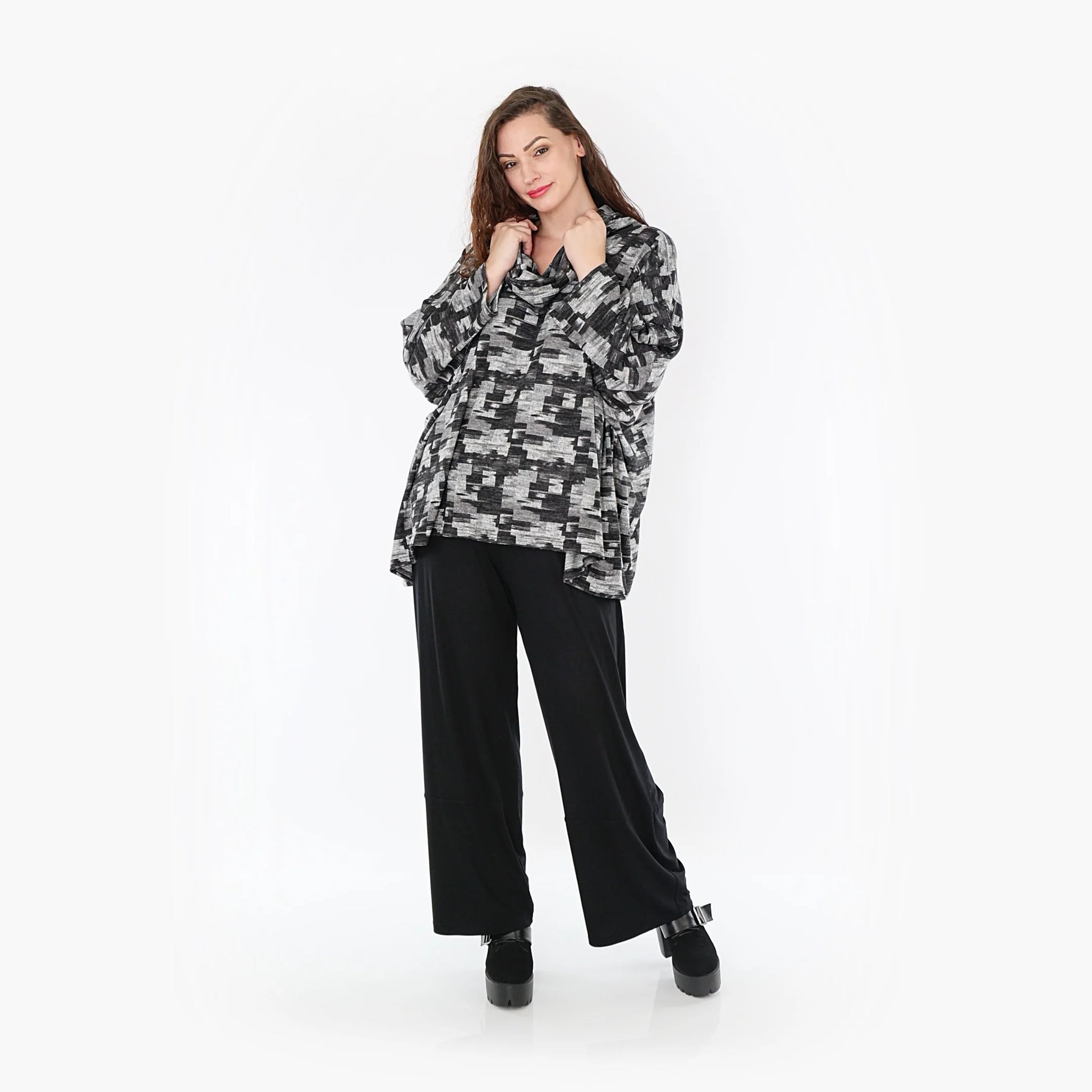  Stylisches Oversize-Shirt mit kuscheligem Feinstrick, Rollkragen und zeitlosem grauen Karomuster für Plus Size