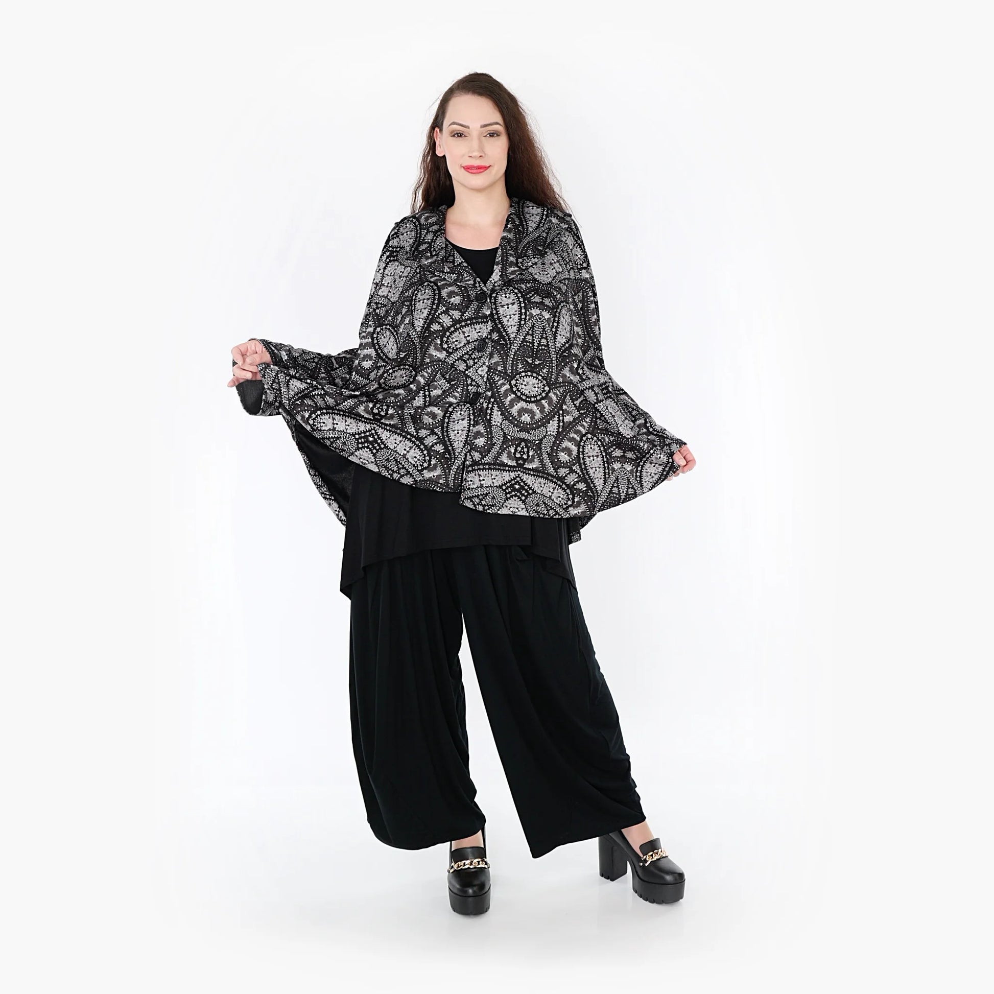  Stilvolles Oversize-Poncho-Cape in elegantem Grau-Schwarz für Lagenlook und Komfort