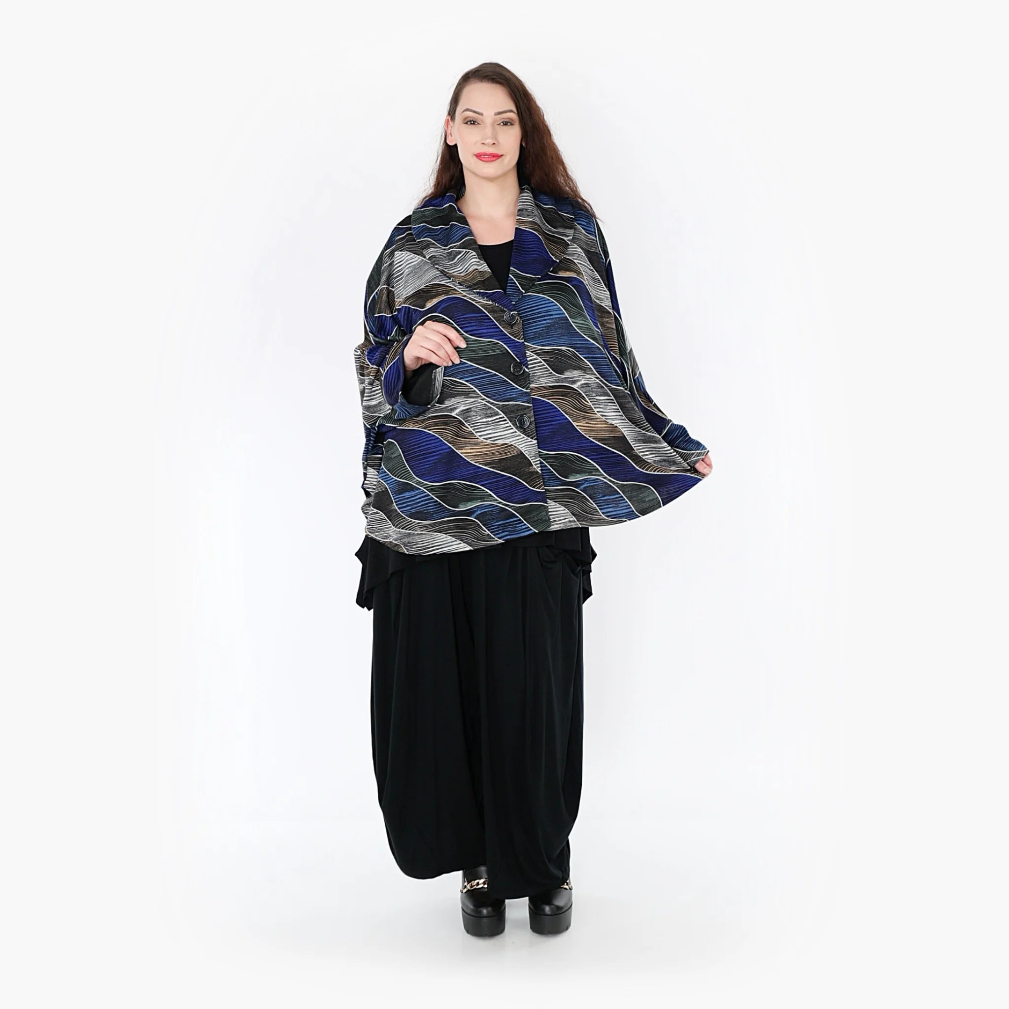  Stilvolle Oversize Poncho Jacke in elegantem Blau-Grau mit multicolour Wellen-Design für Plus Size