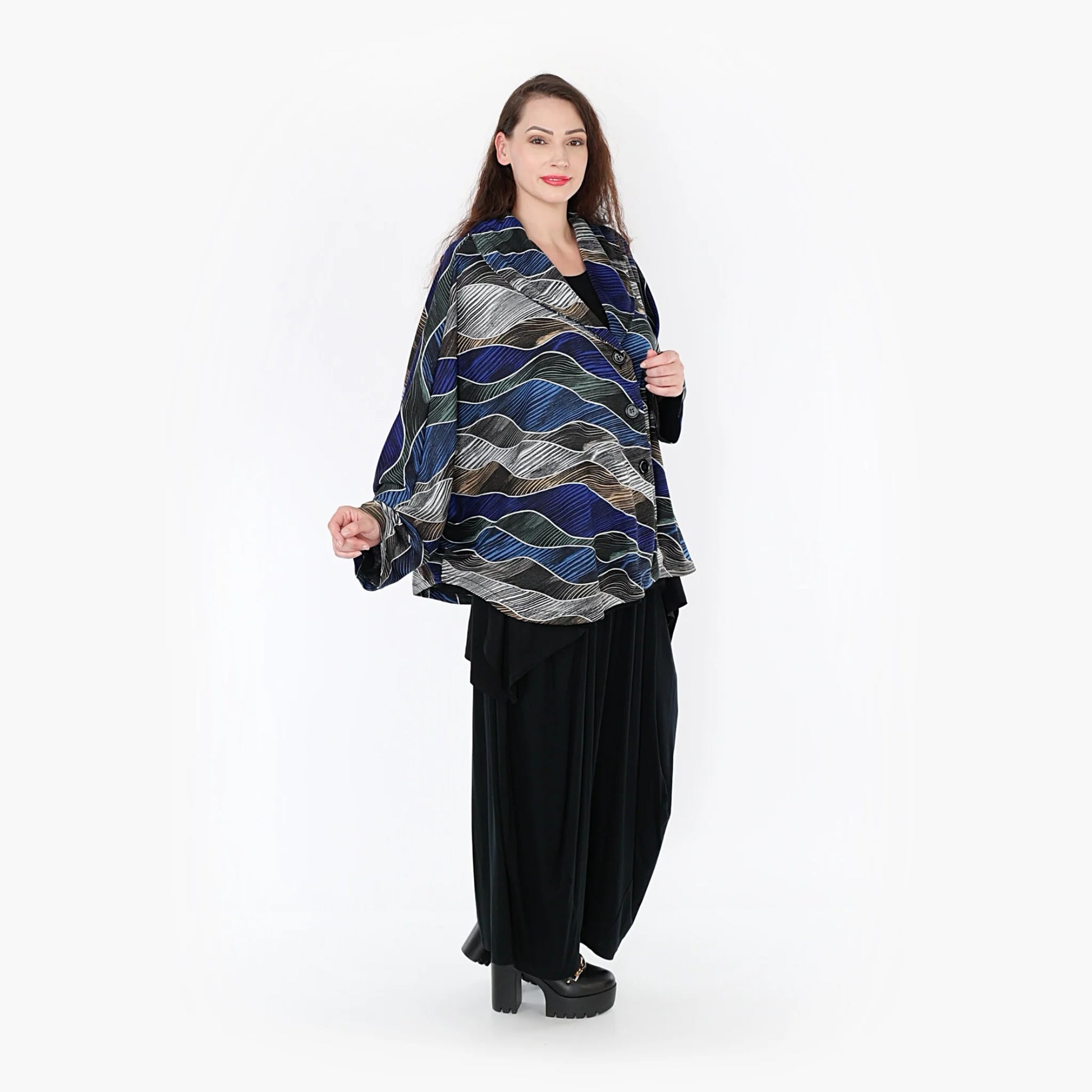  Stilvolle Oversize Poncho Jacke in elegantem Blau-Grau mit multicolour Wellen-Design für Plus Size