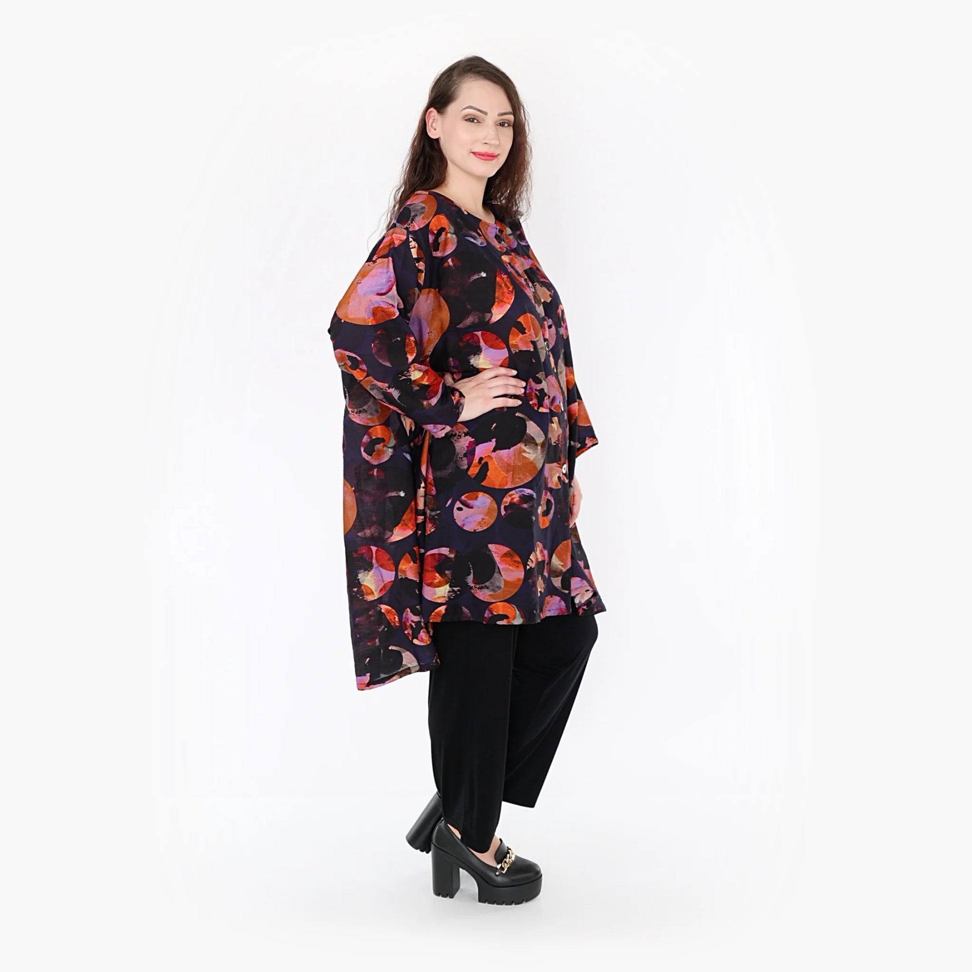  A-Form Jacke in lila-multifarbigen Punkten aus luftigem Viskose-Chiffon für bequemen Lagenlook