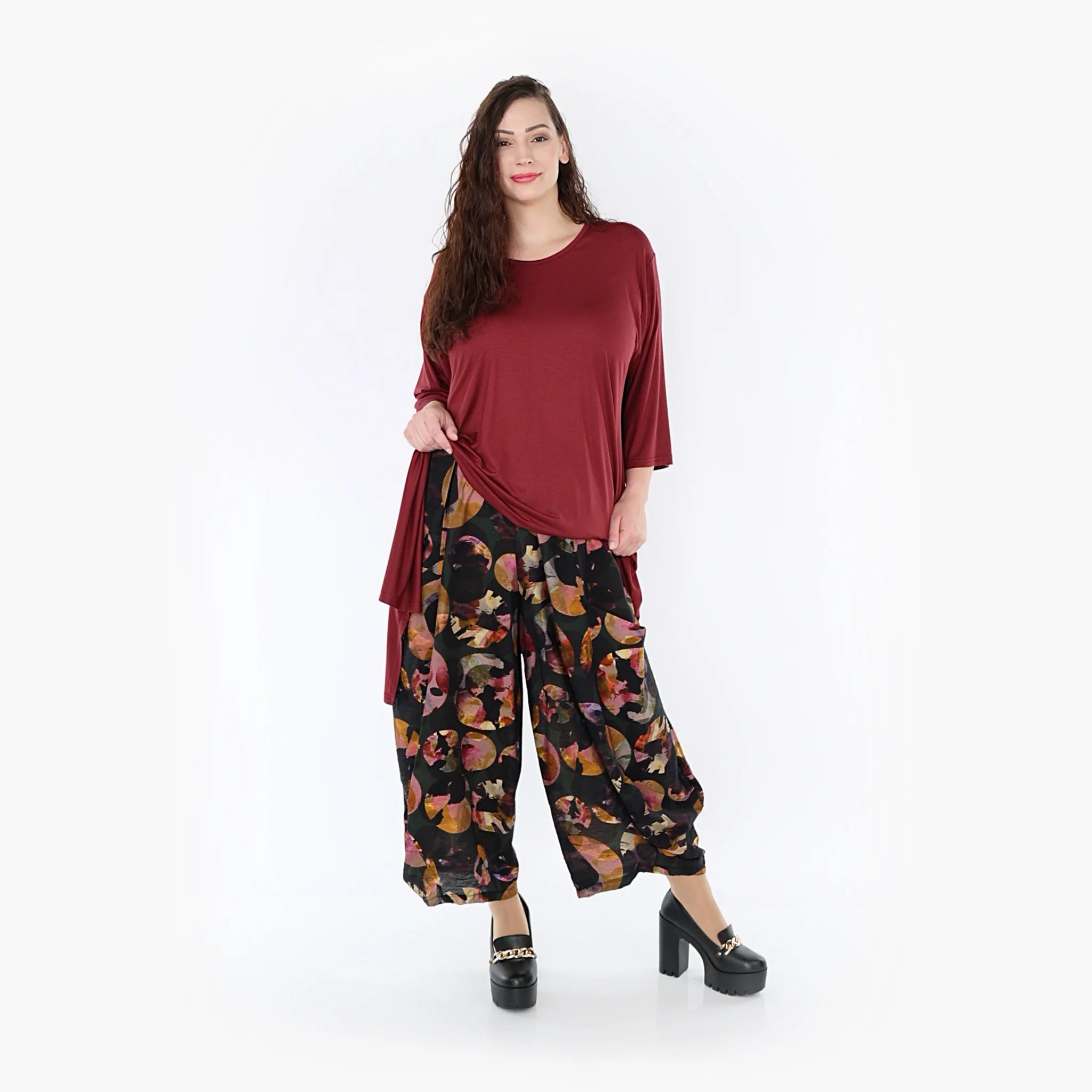  Ballonhose im lässigen Lagenlook aus feinem Viskose-Chiffon mit buntem Punktedesign und elastischem Bund