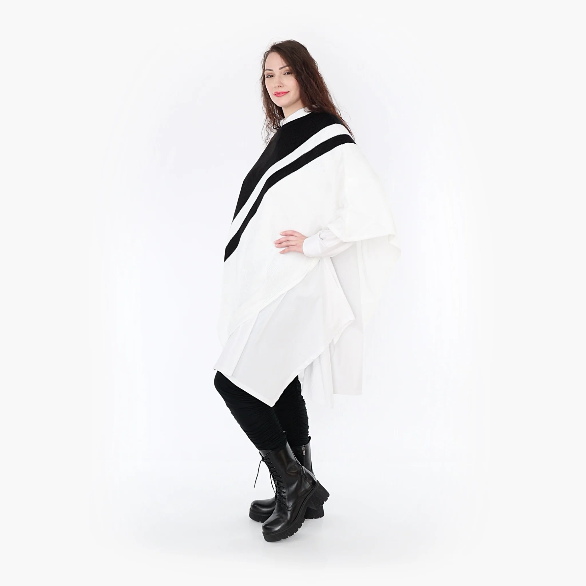  AKH Fashion Poncho in asymmetrischer Form, aus Baumwolle, 1343.02407, Weiß-Schwarz