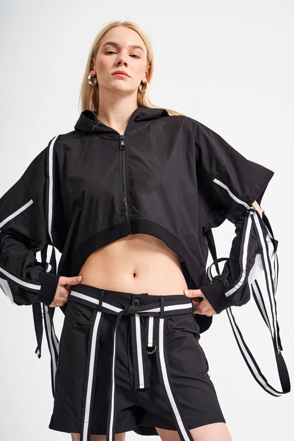  TW3 Jacke in Vokuhila-Form, aus Polyamid, 724, Schwarz, Schick, Modern, Ausgefallen